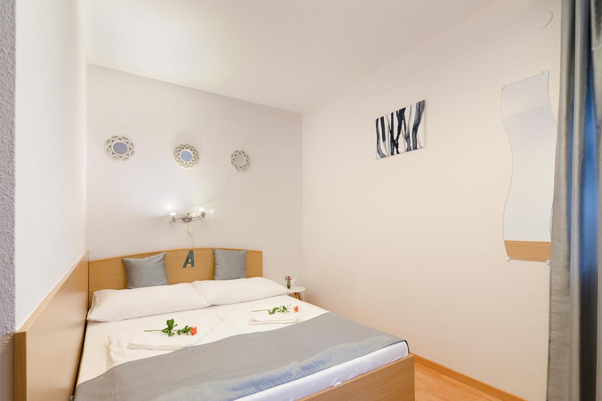 Double Room - Photo 6