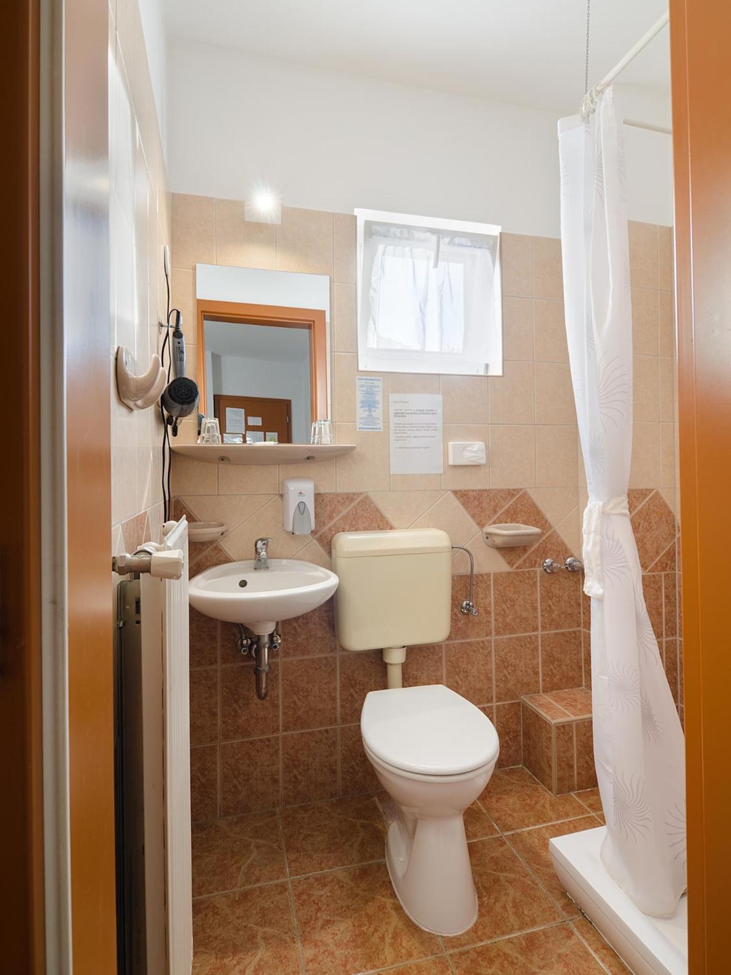Double Room - Photo 4