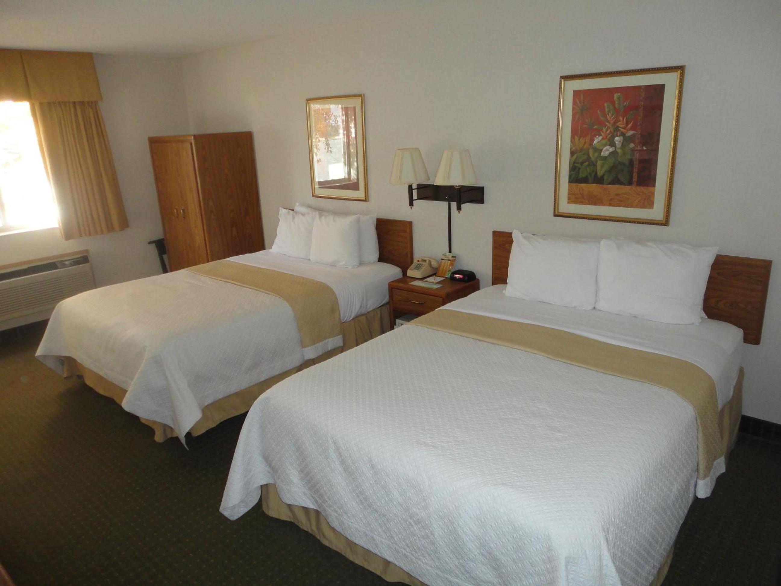 Deluxe Queen Room with Two Queen Beds - Non-Smoking - Photo 3