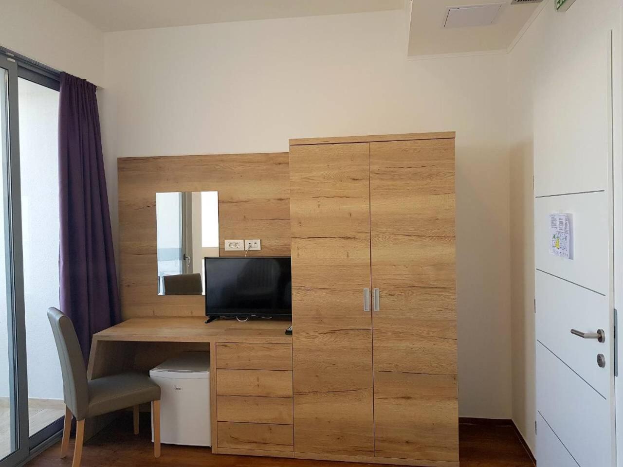 Family Room with Balcony and Sea View - Photo 2