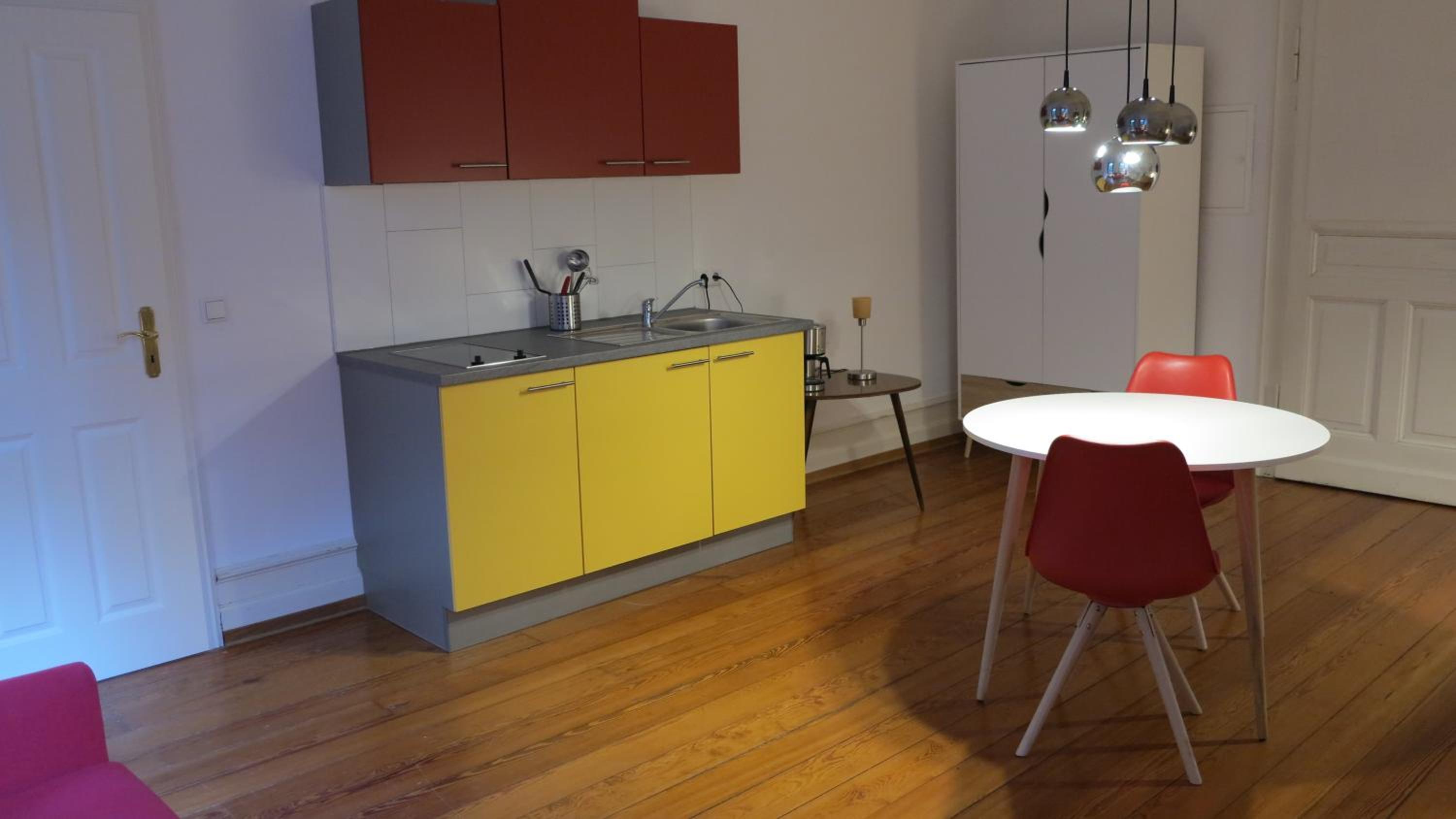 Apartment - north side photo 2