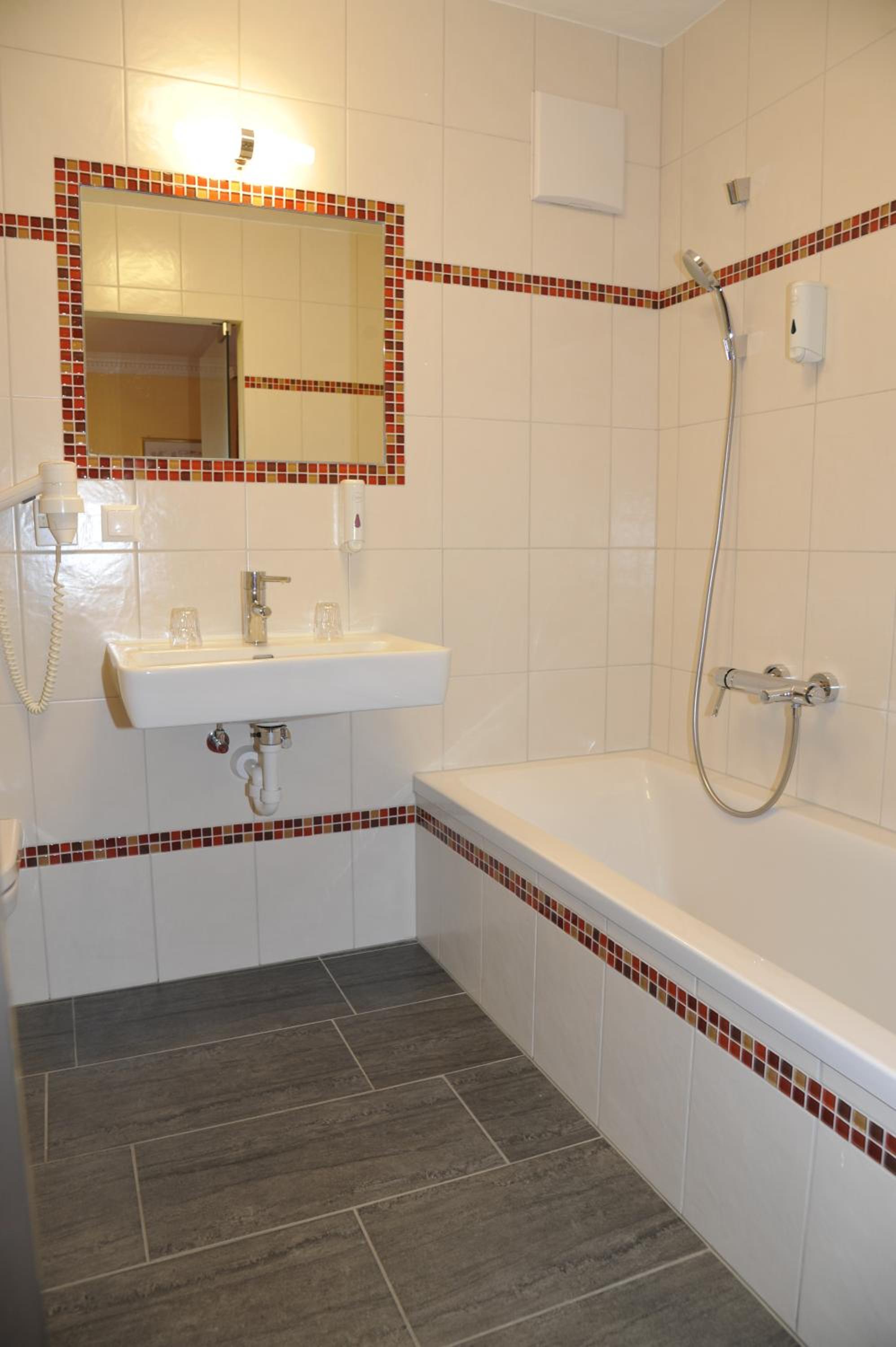 Double Room - Photo 8