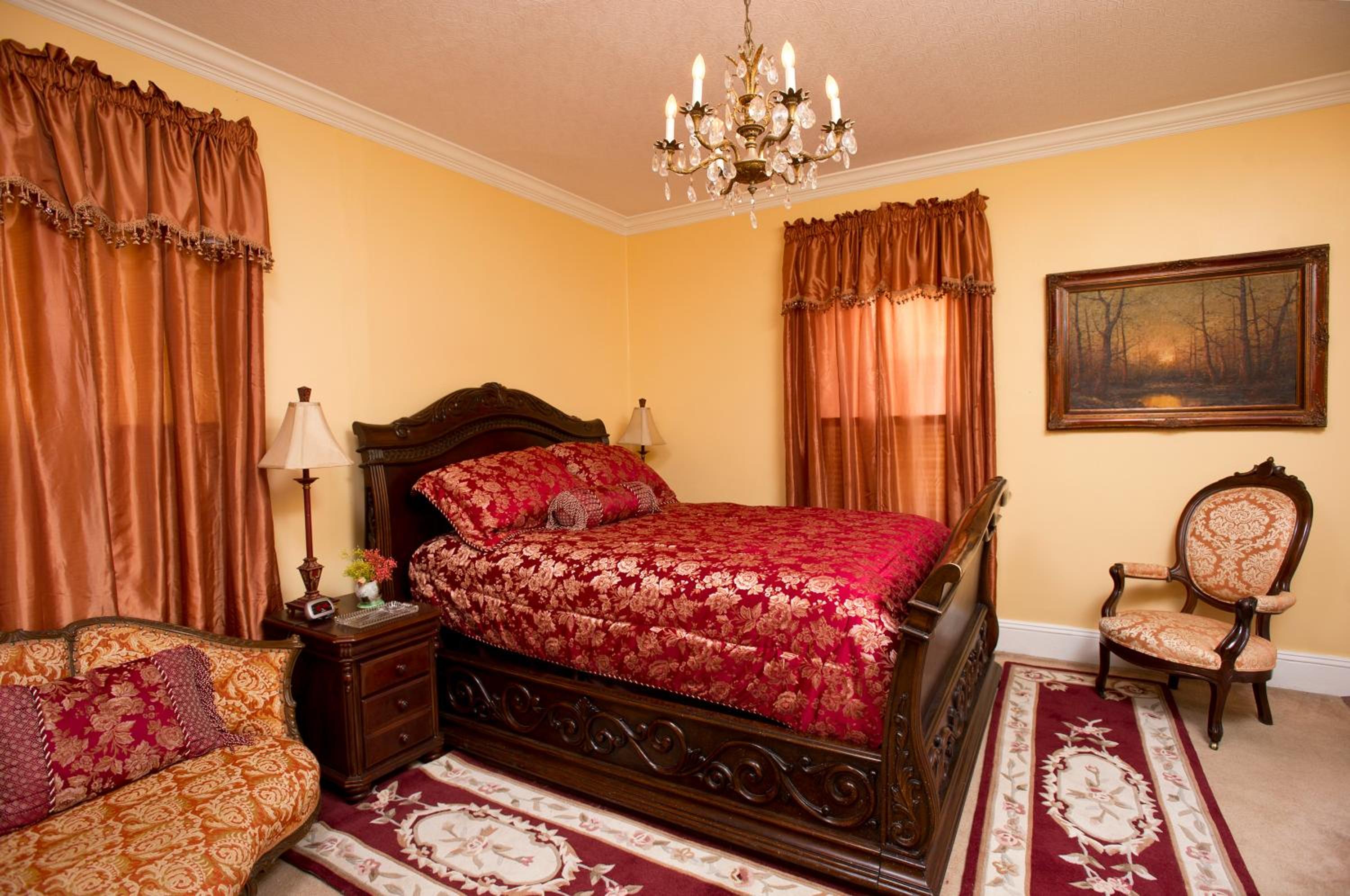 Queen Suite with Spa Bath photo 1