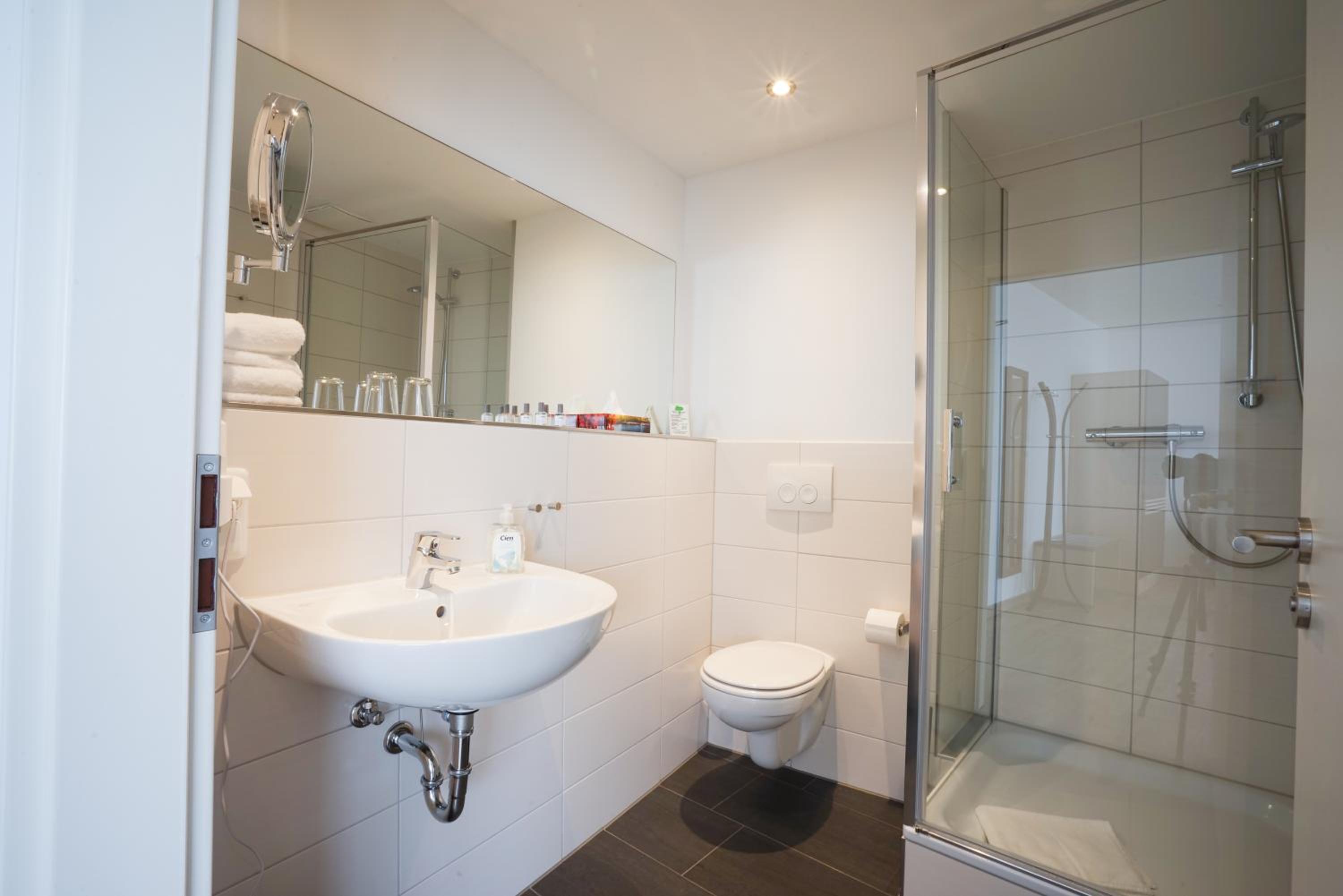 Standard Double Room - Photo 4
