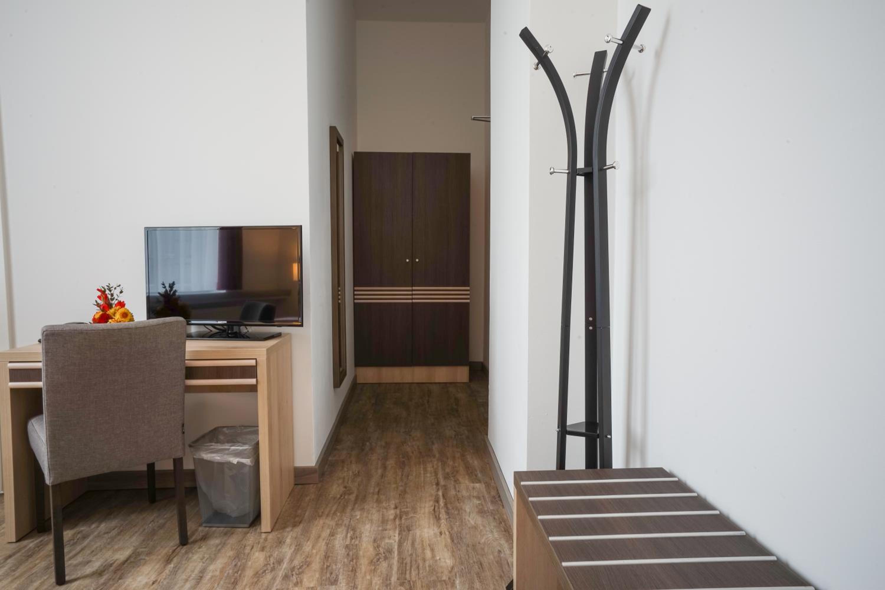 Standard Double Room - Photo 9