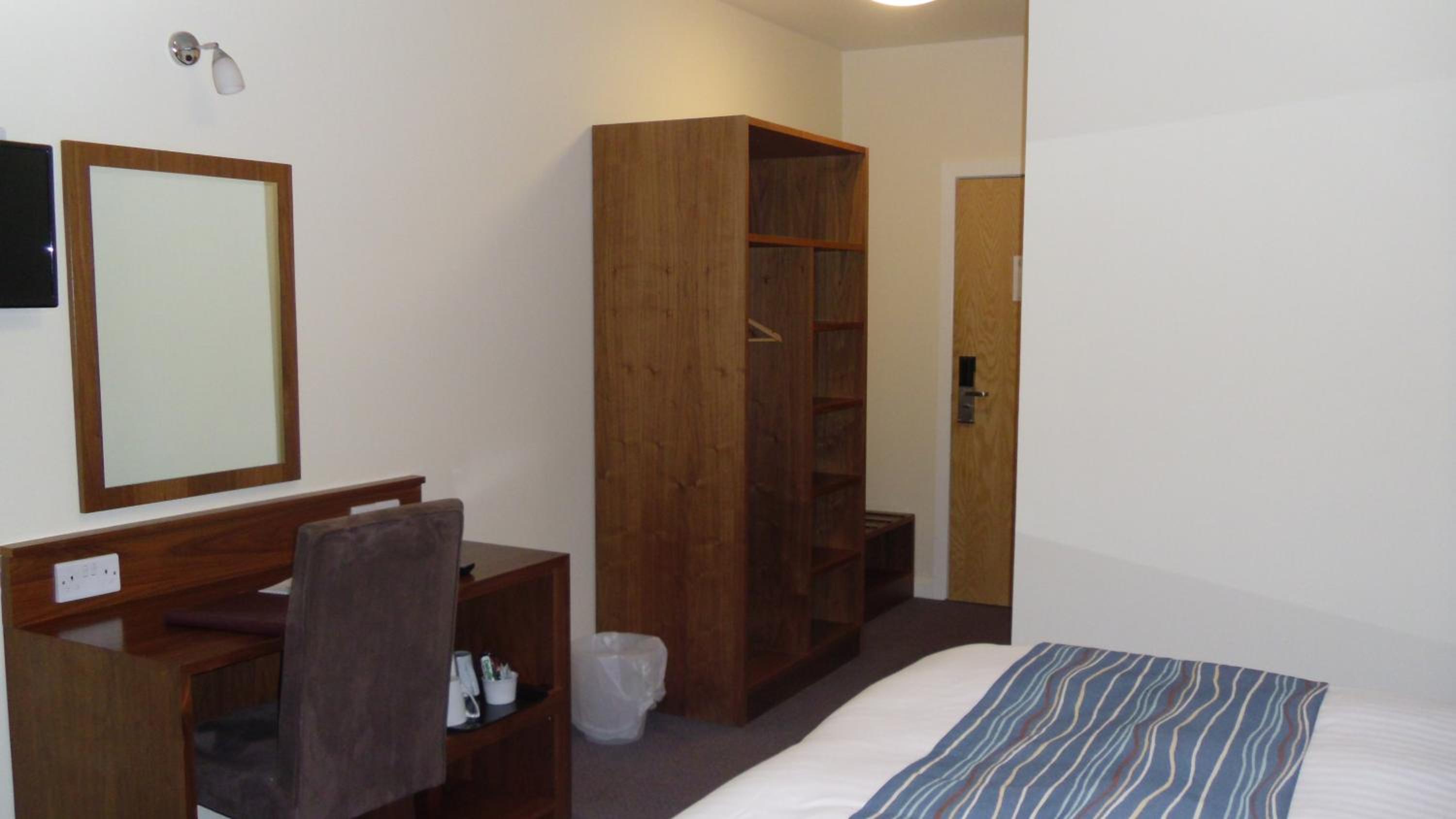 Double Room with Private Bathroom - Photo 13