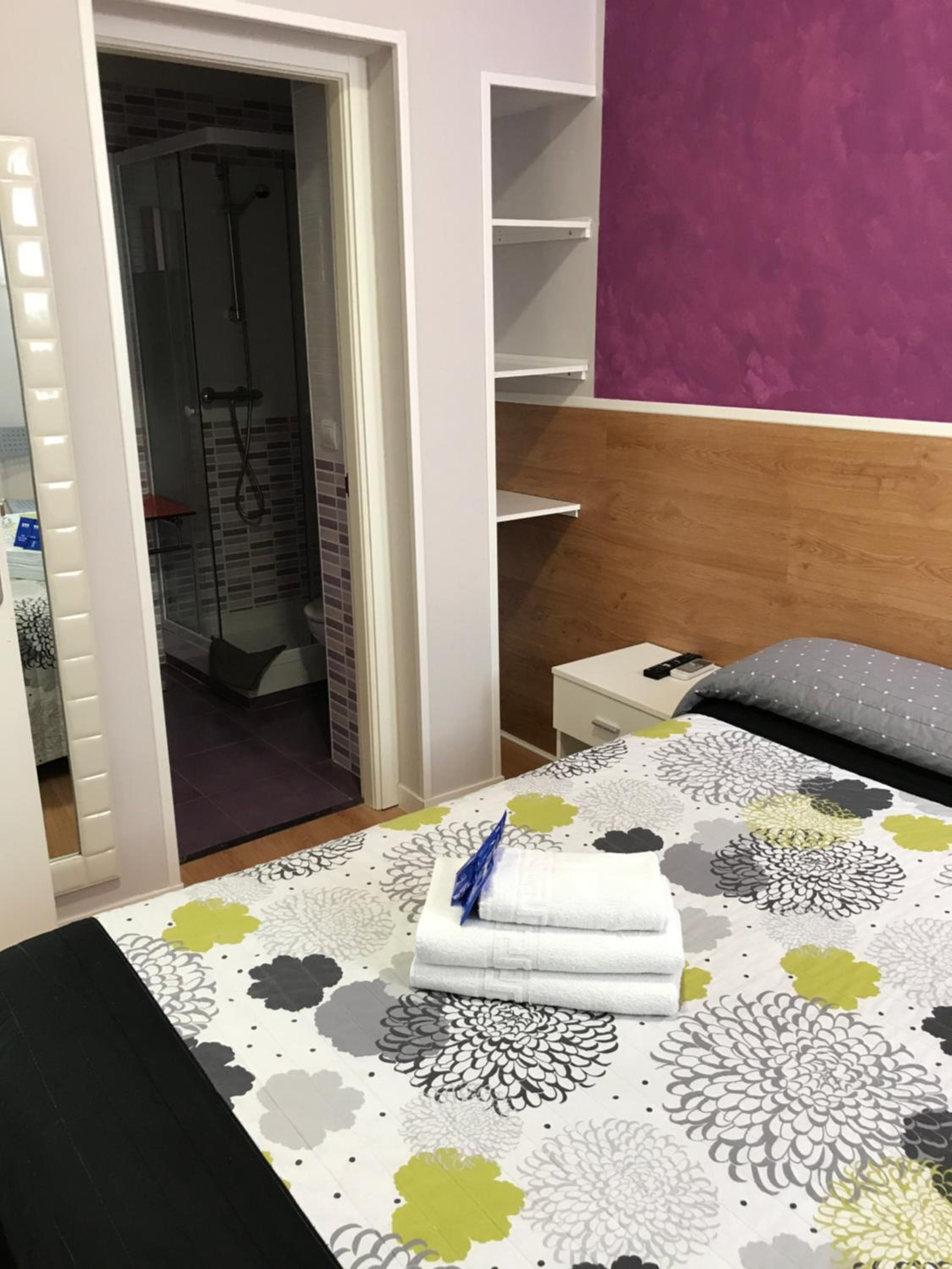 Double Room with Private Bathroom - Photo 4