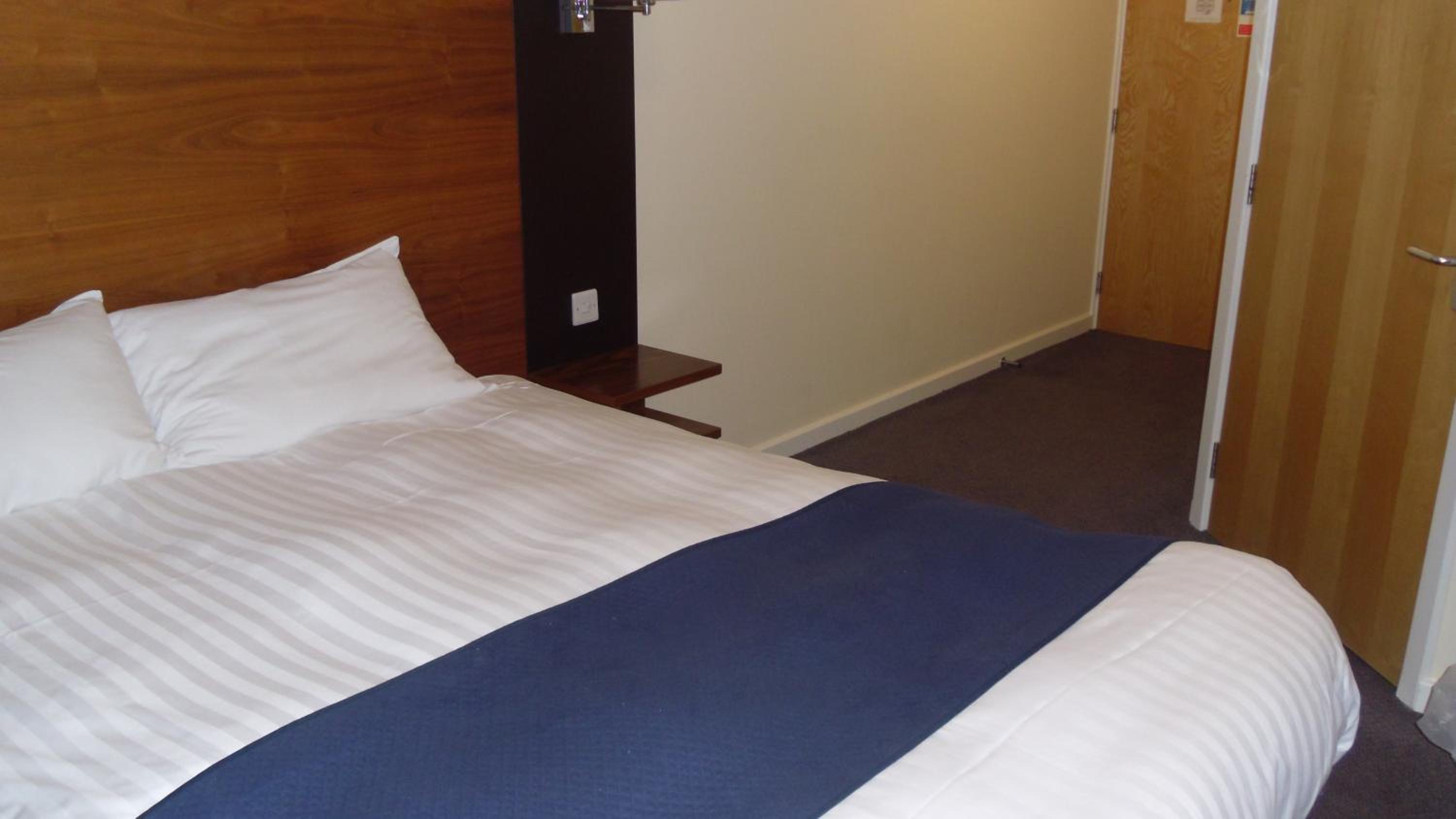 King Room with Roll-In Shower - Disability Access - Photo 1