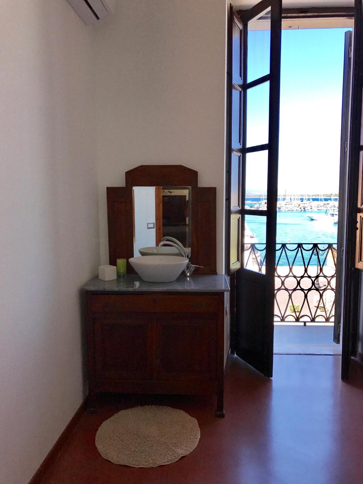 Double Room with Private External Bathroom photo 2