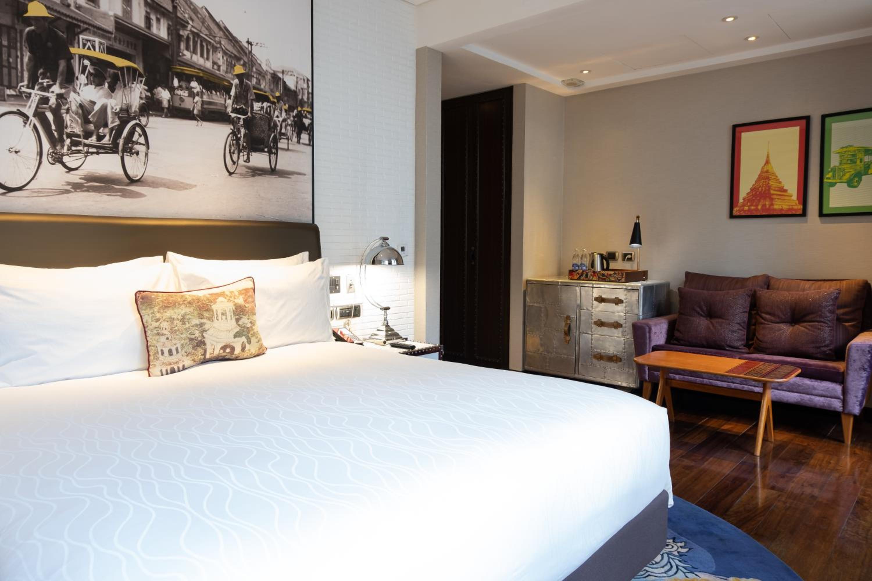 Standard King Room - Accessible photo 1
