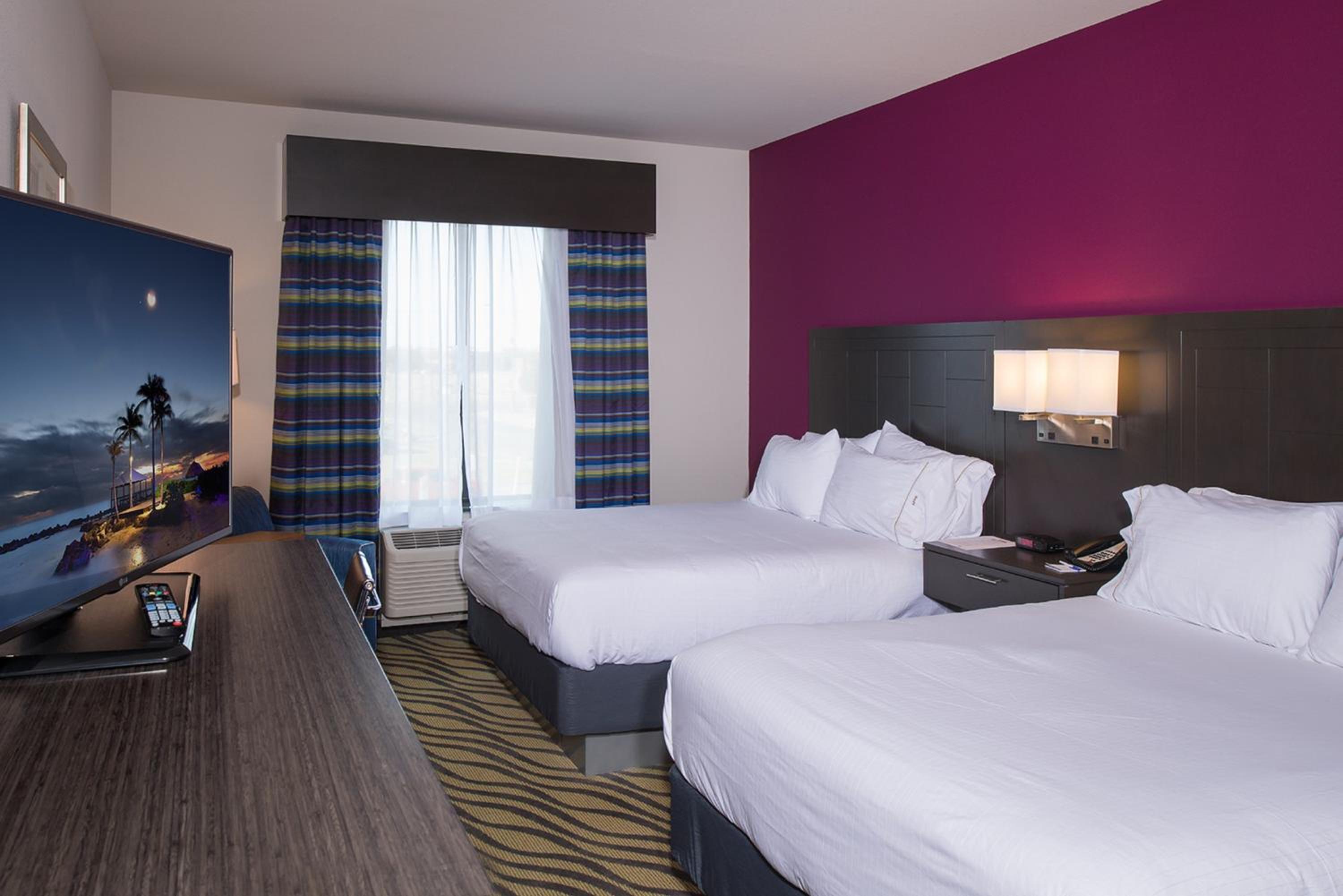Standard Queen Room with Two Queen Beds - Communications Accessible