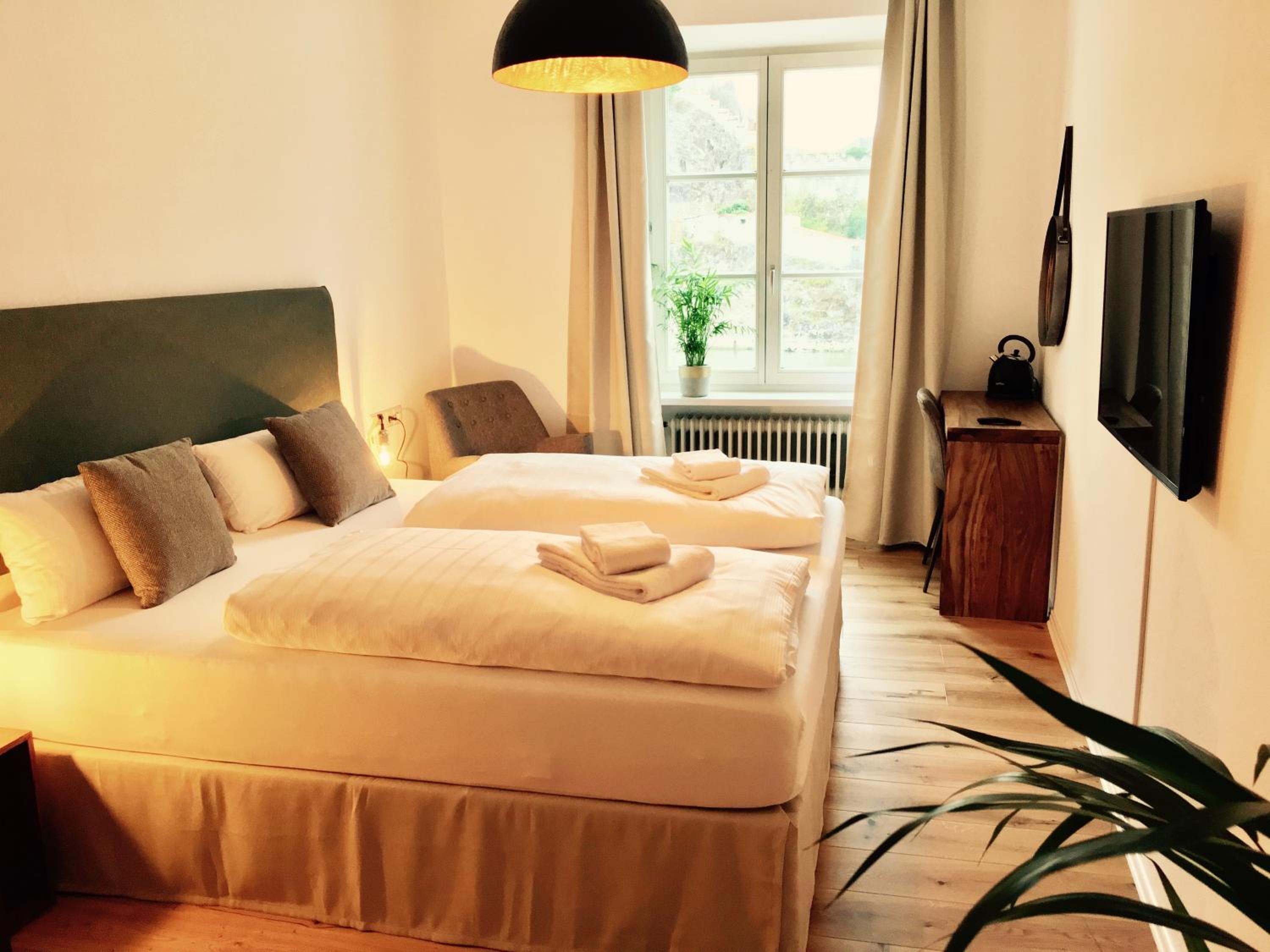 Deluxe Double or Twin Room with River View - Photo 8