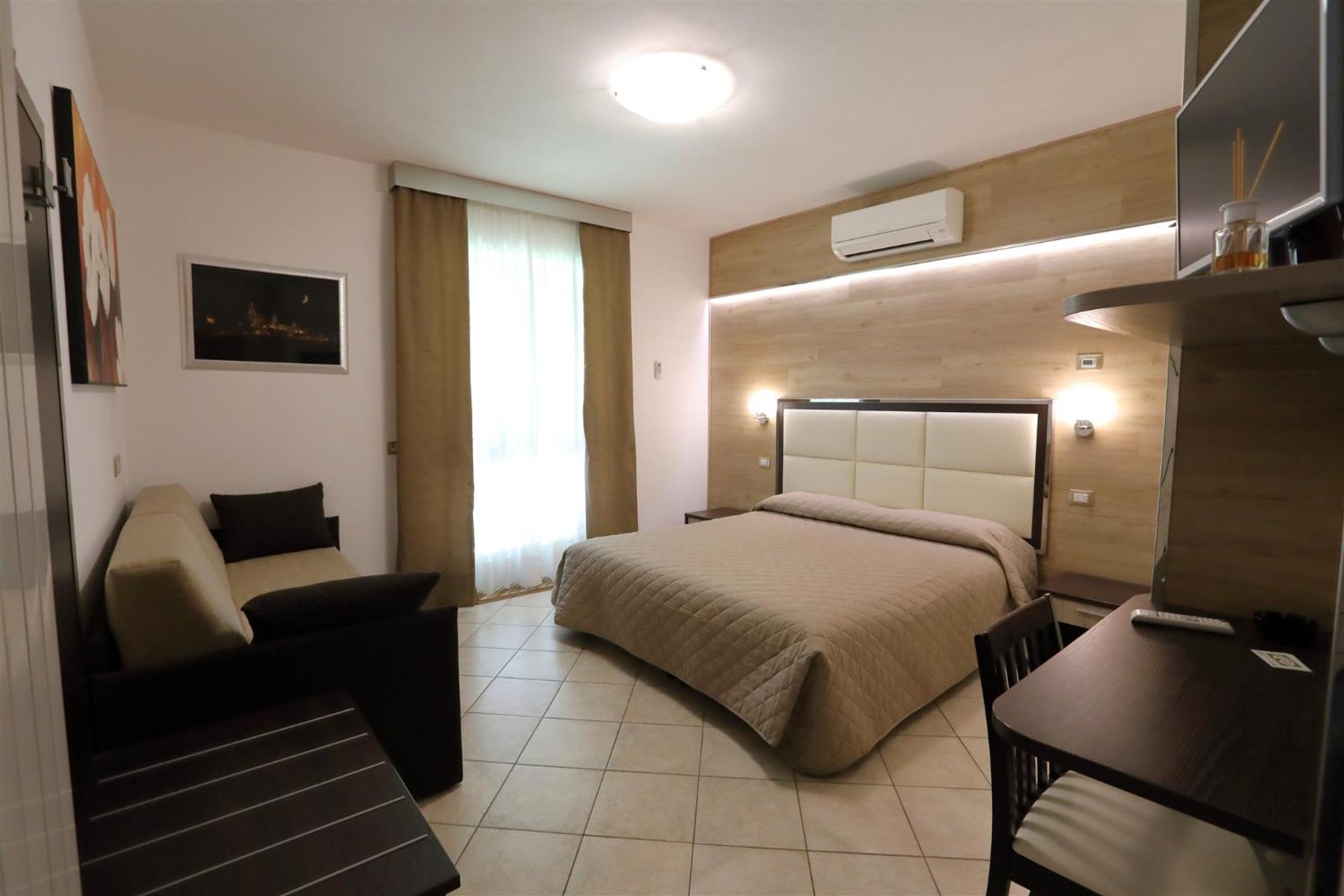 King Room with Spa Bath photo 2