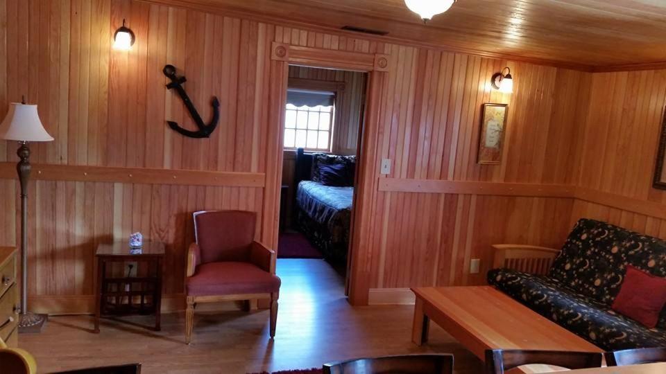 Family Room - Photo 7