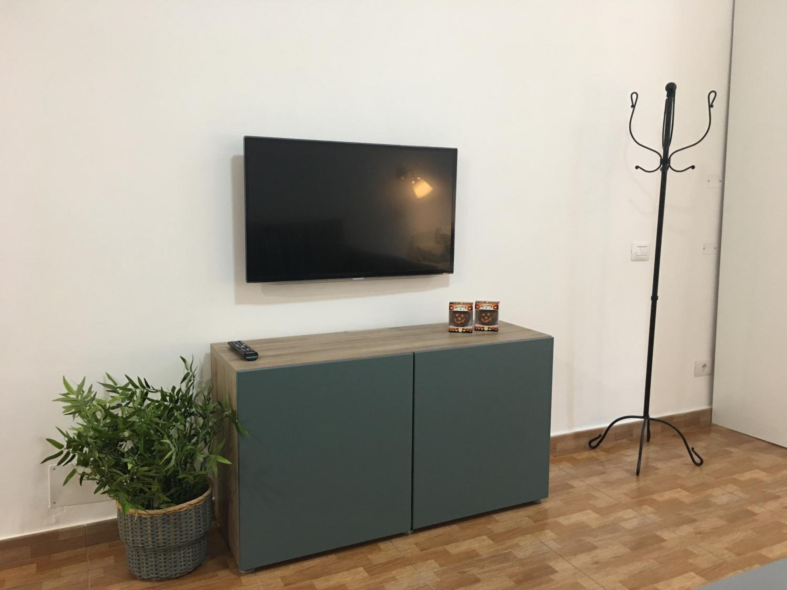 Studio Apartment - Photo 15