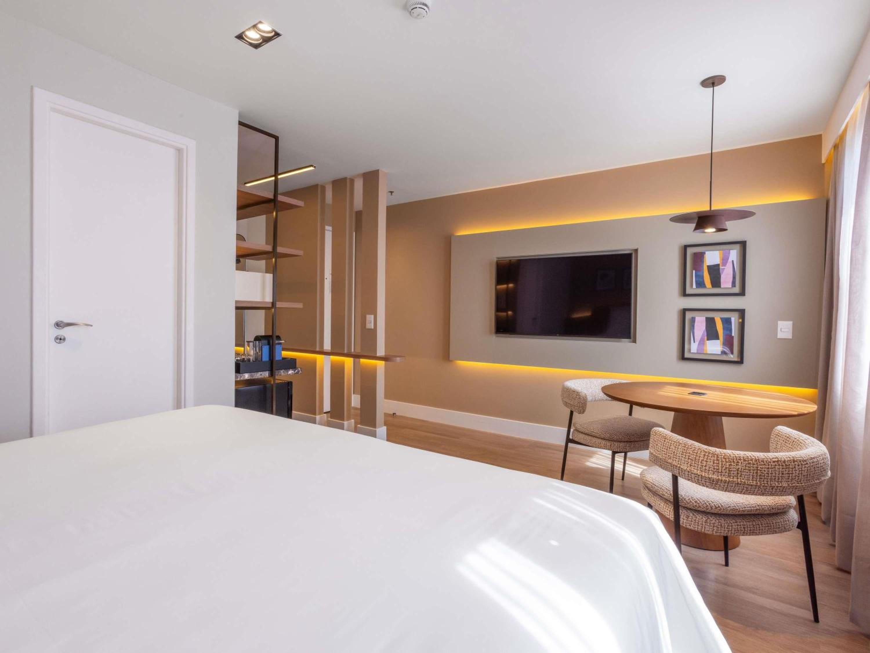 Executive Suite with One Double Bed thumbnail 6