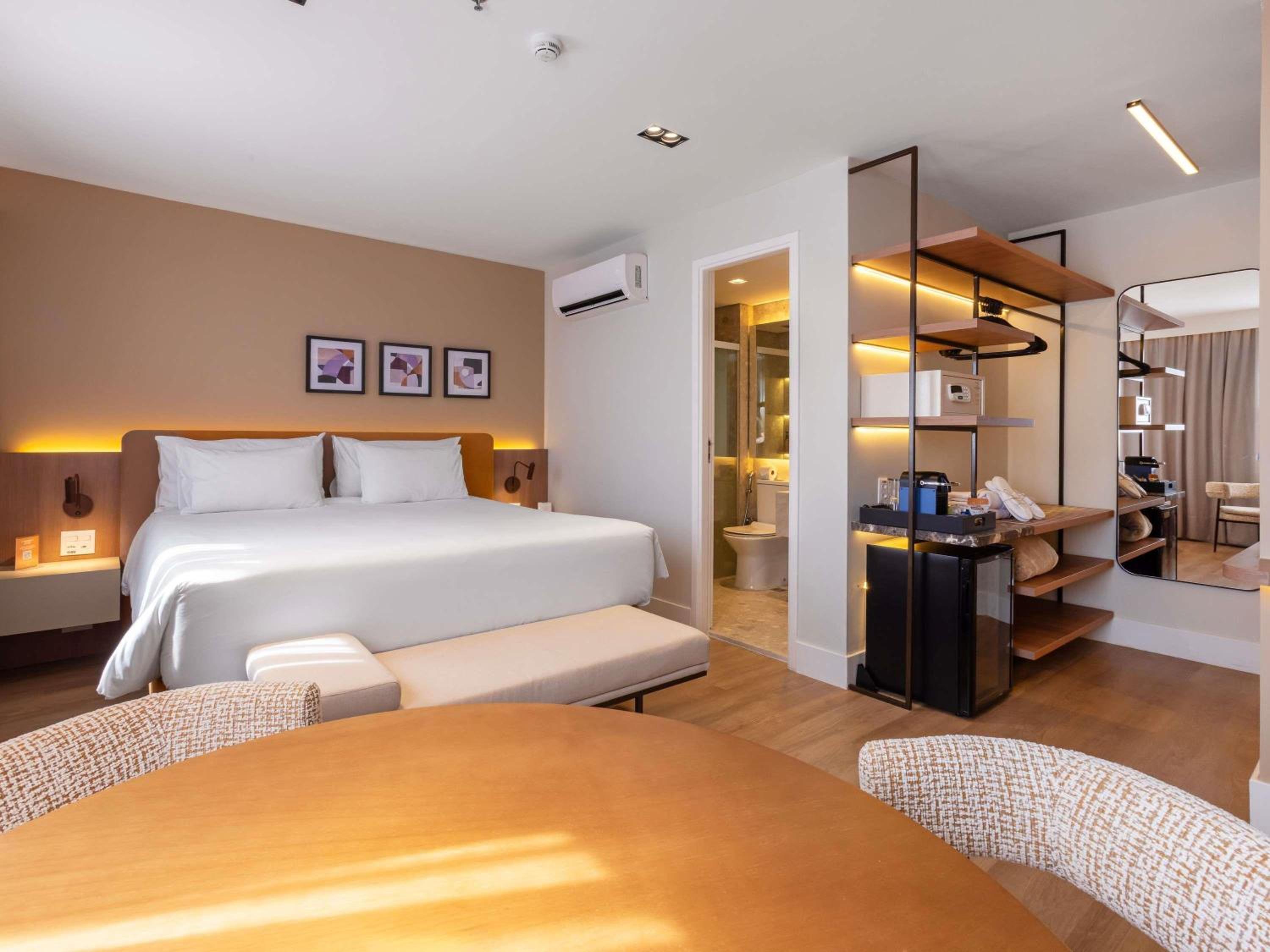 Executive Suite with One Double Bed thumbnail 5