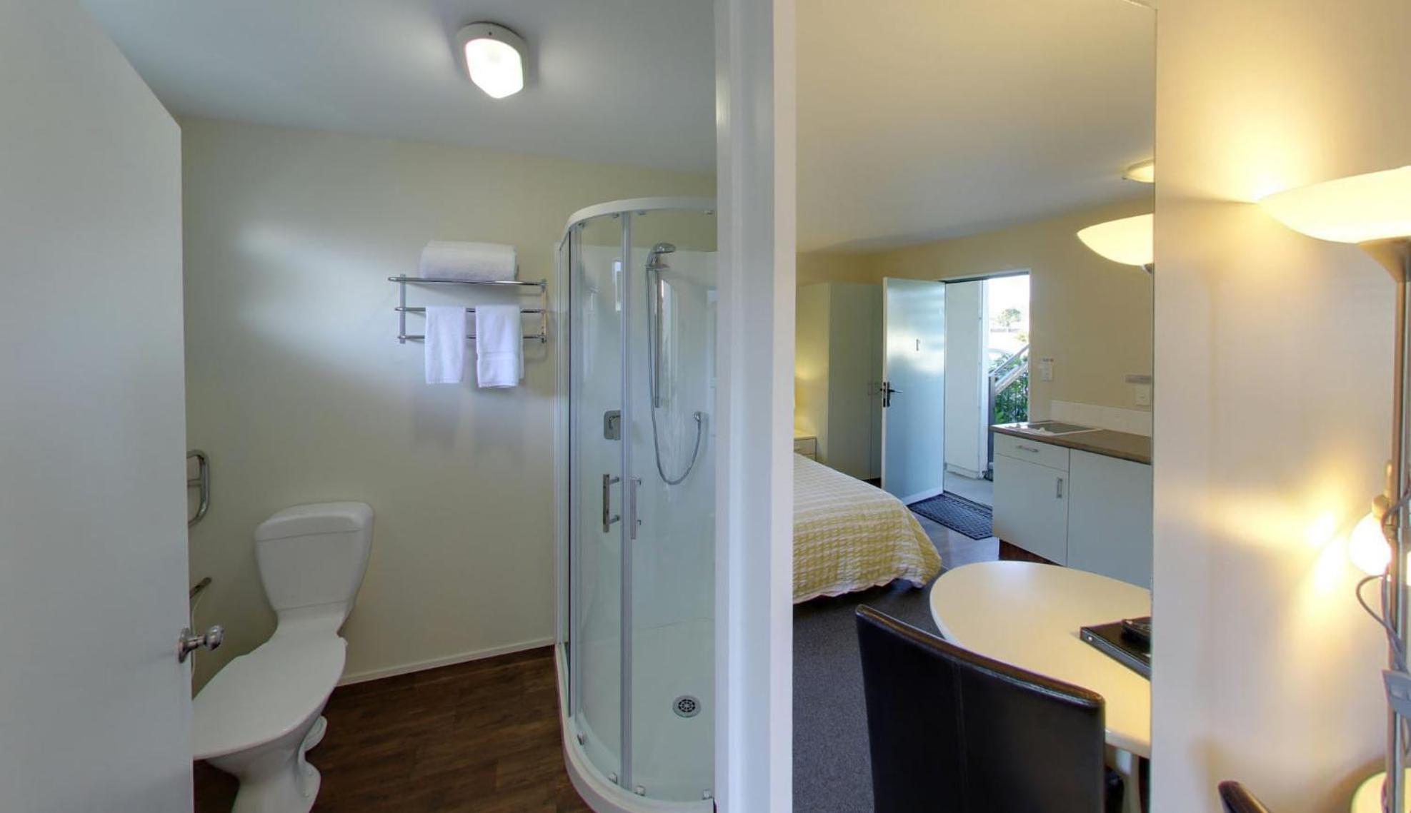 Studio with Shower - Ground Floor photo 2