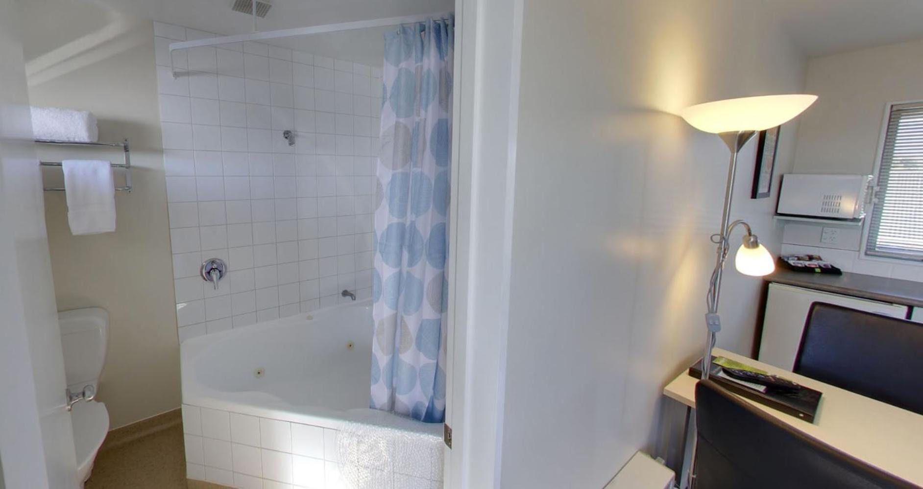 Superior Studio with Spa Bath photo 3