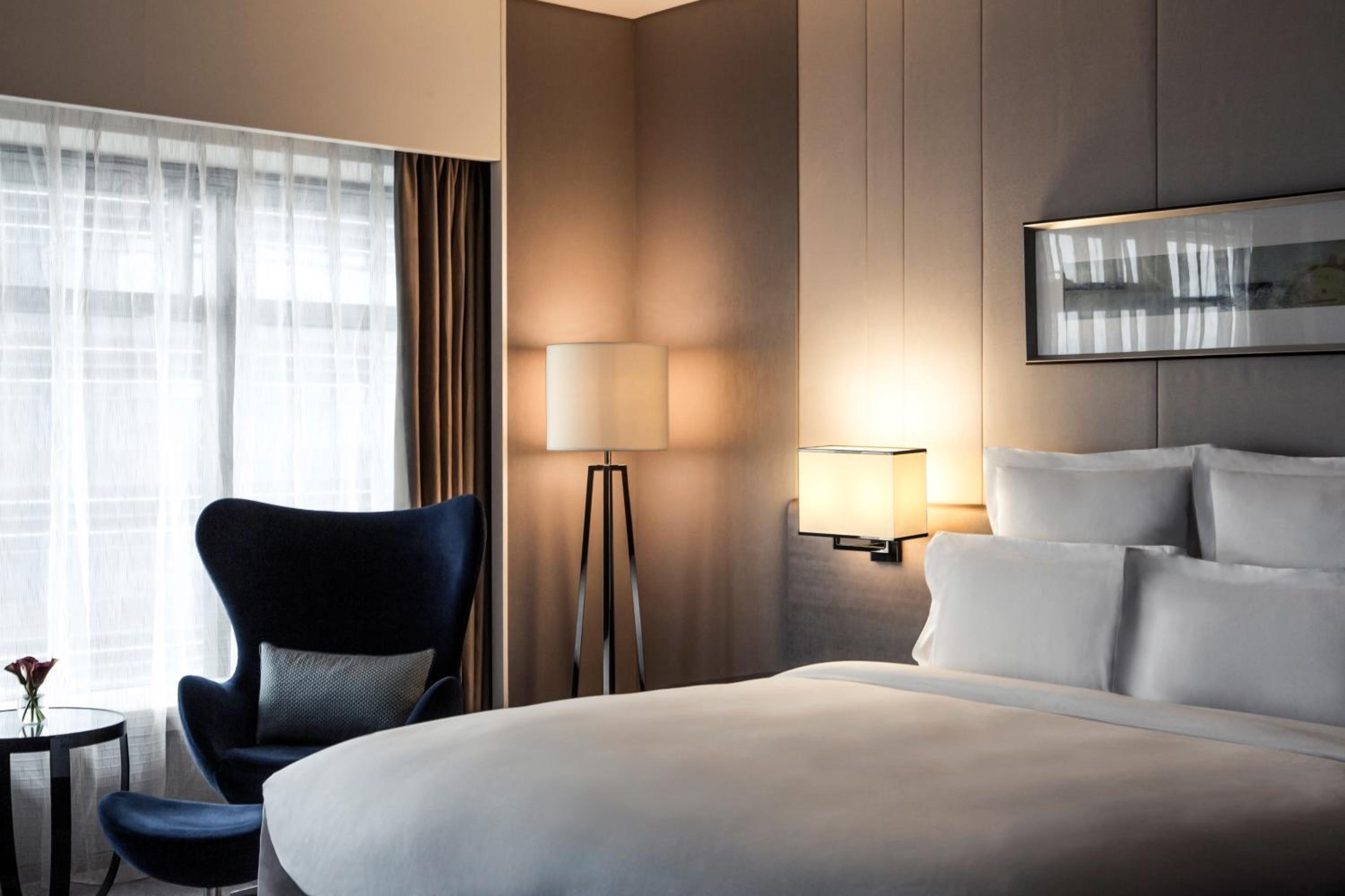 Premium Deluxe King Room photo 3
