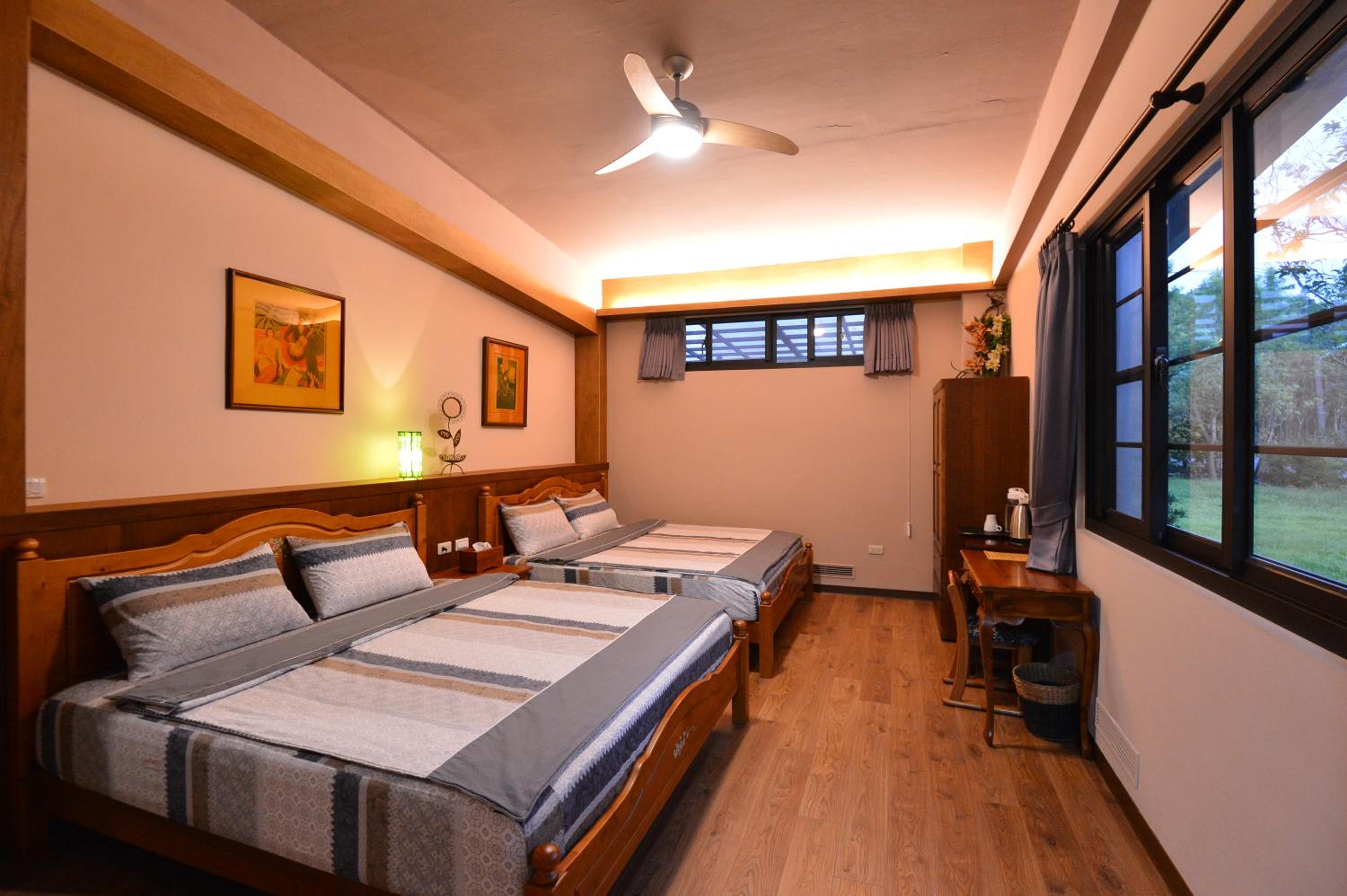 Standard Queen Room with Two Queen Beds photo 1