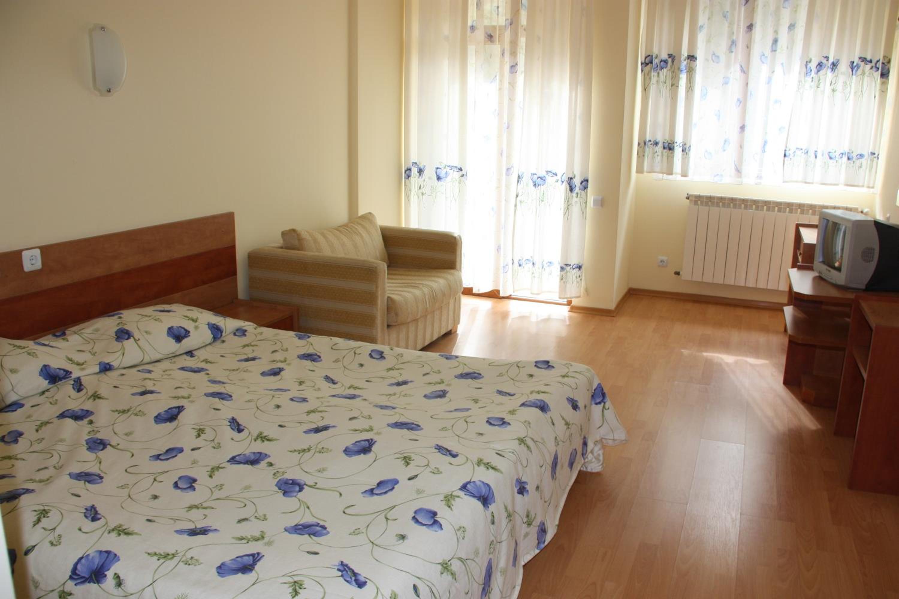 Double Room with Sofa Bed photo 2