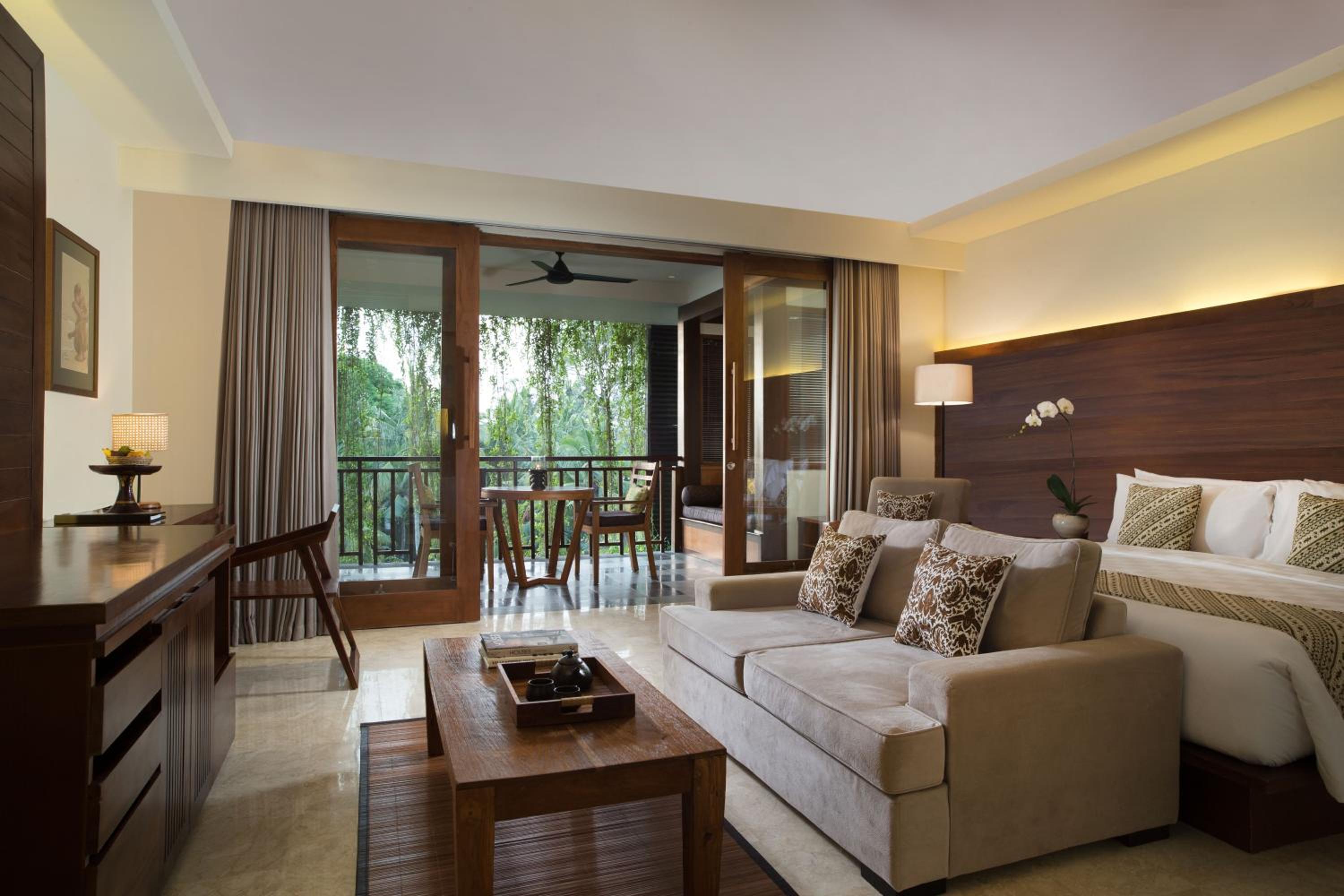 Junior Suite with Pool View