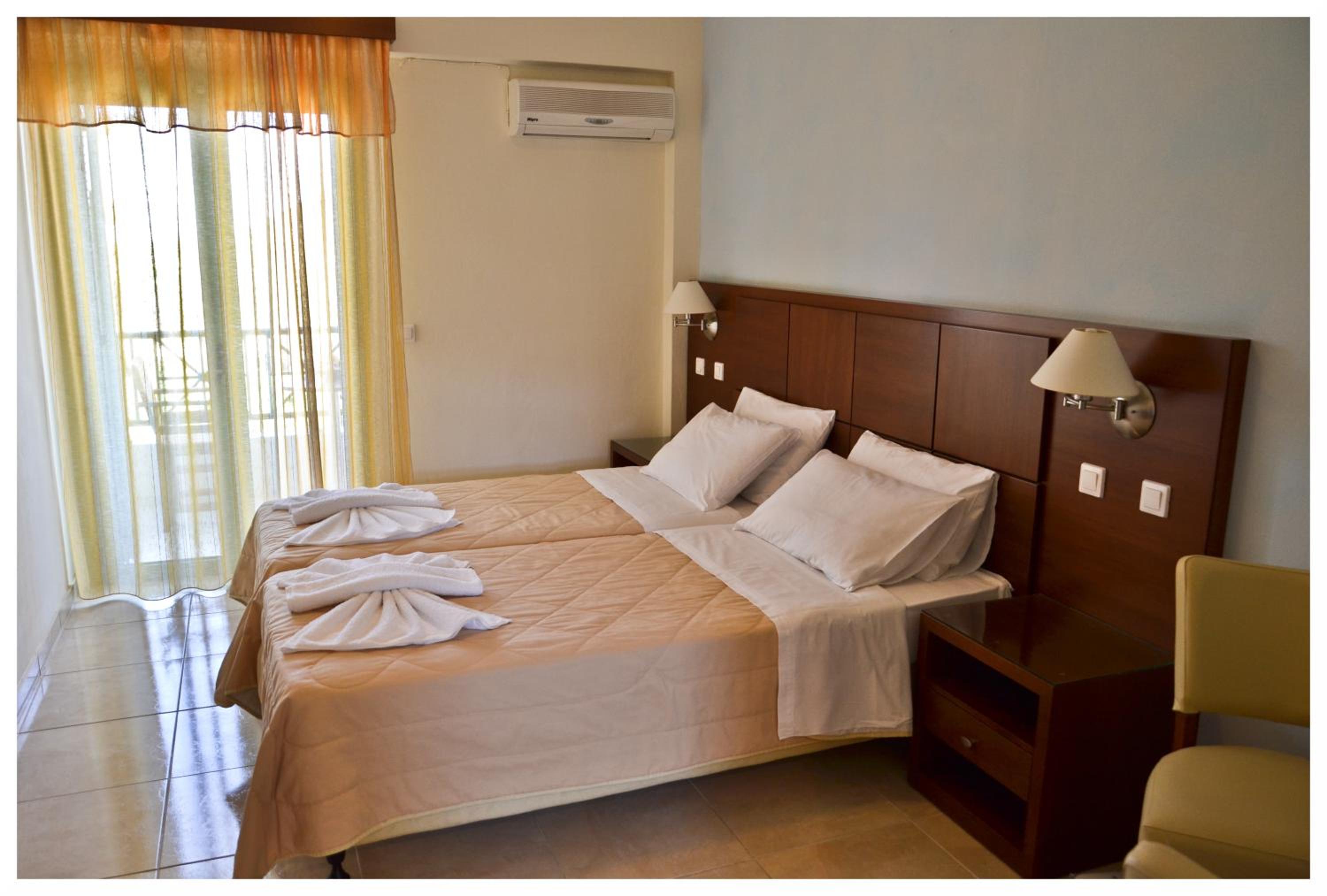 Double Room - Photo 5