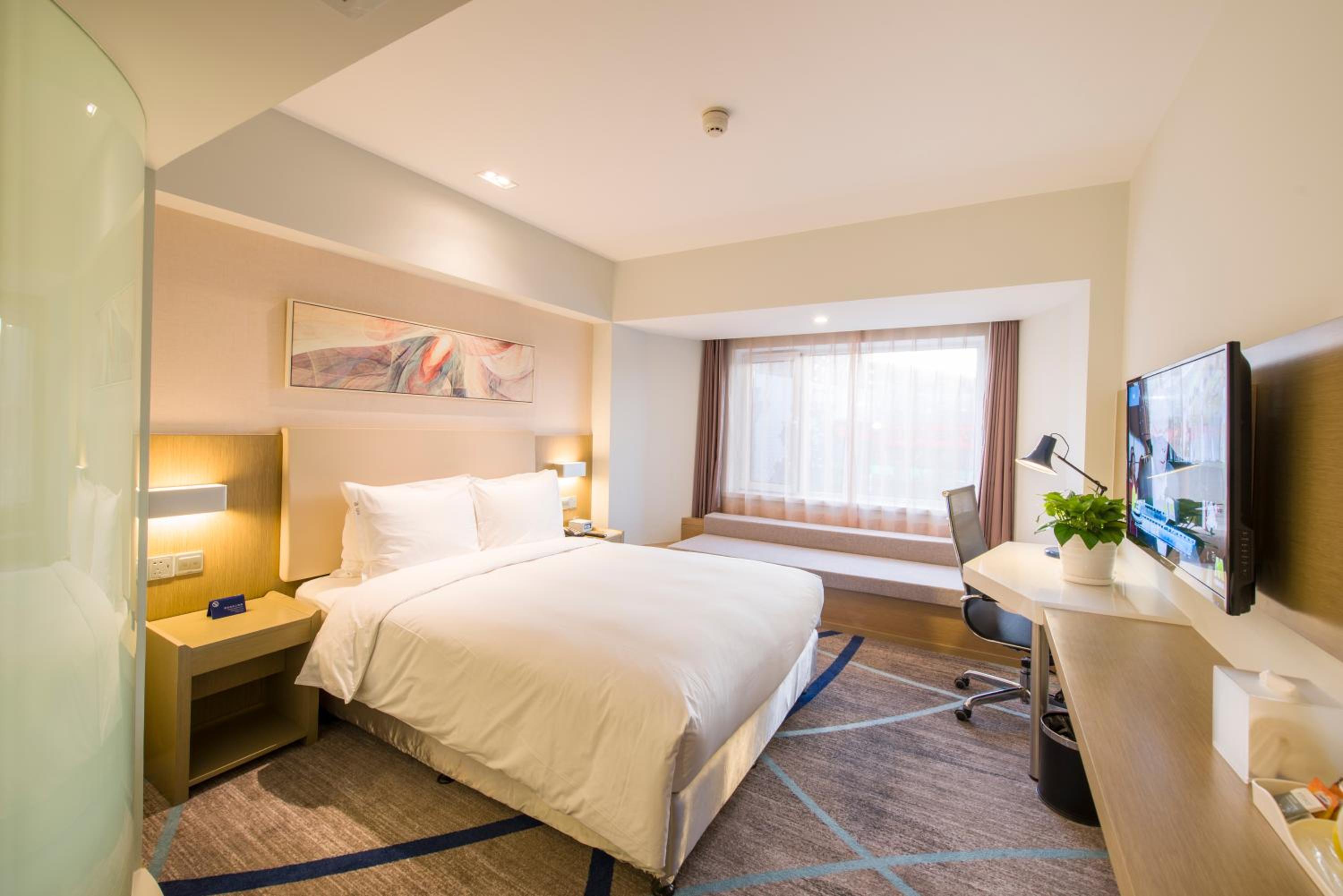 Standard Queen Room
