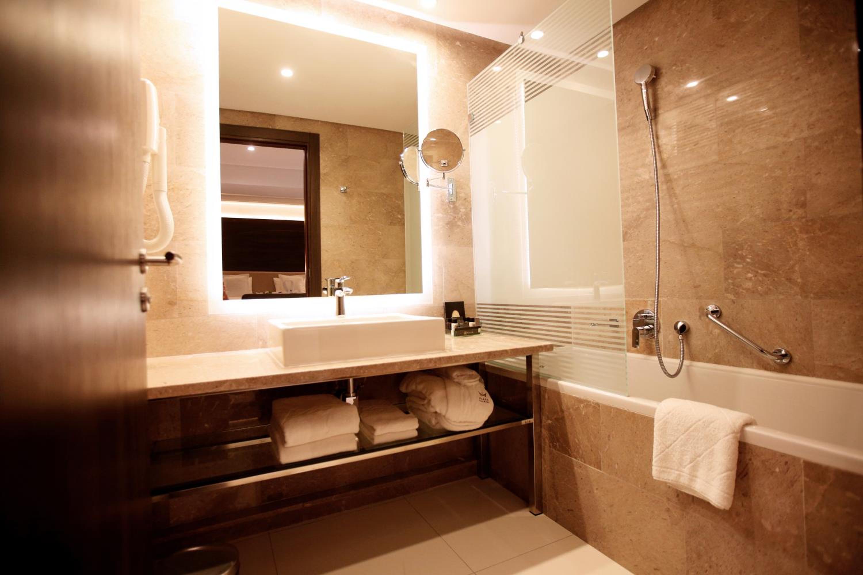 Presidential Suite with City View photo 3