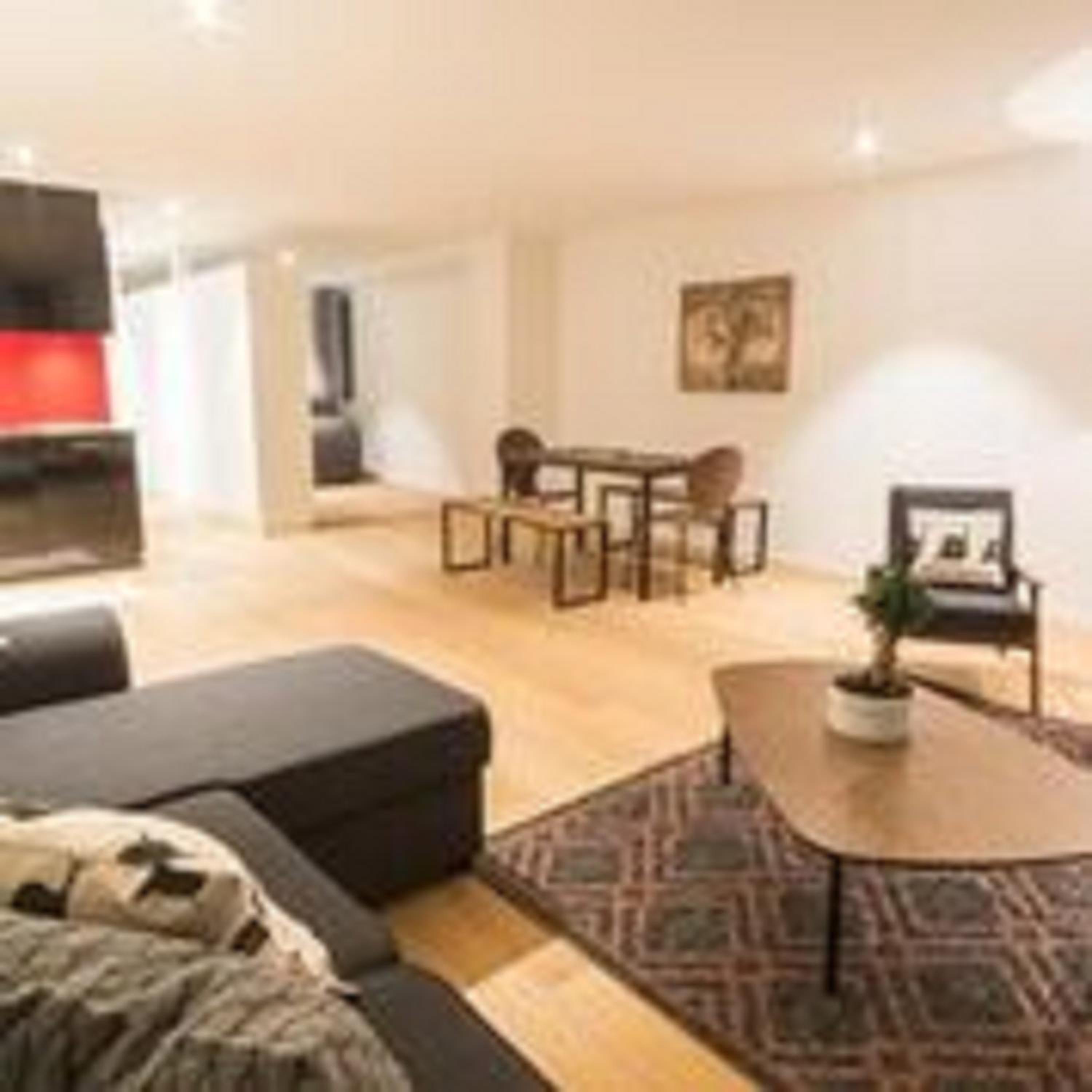 One-Bedroom Apartment with City View photo 3