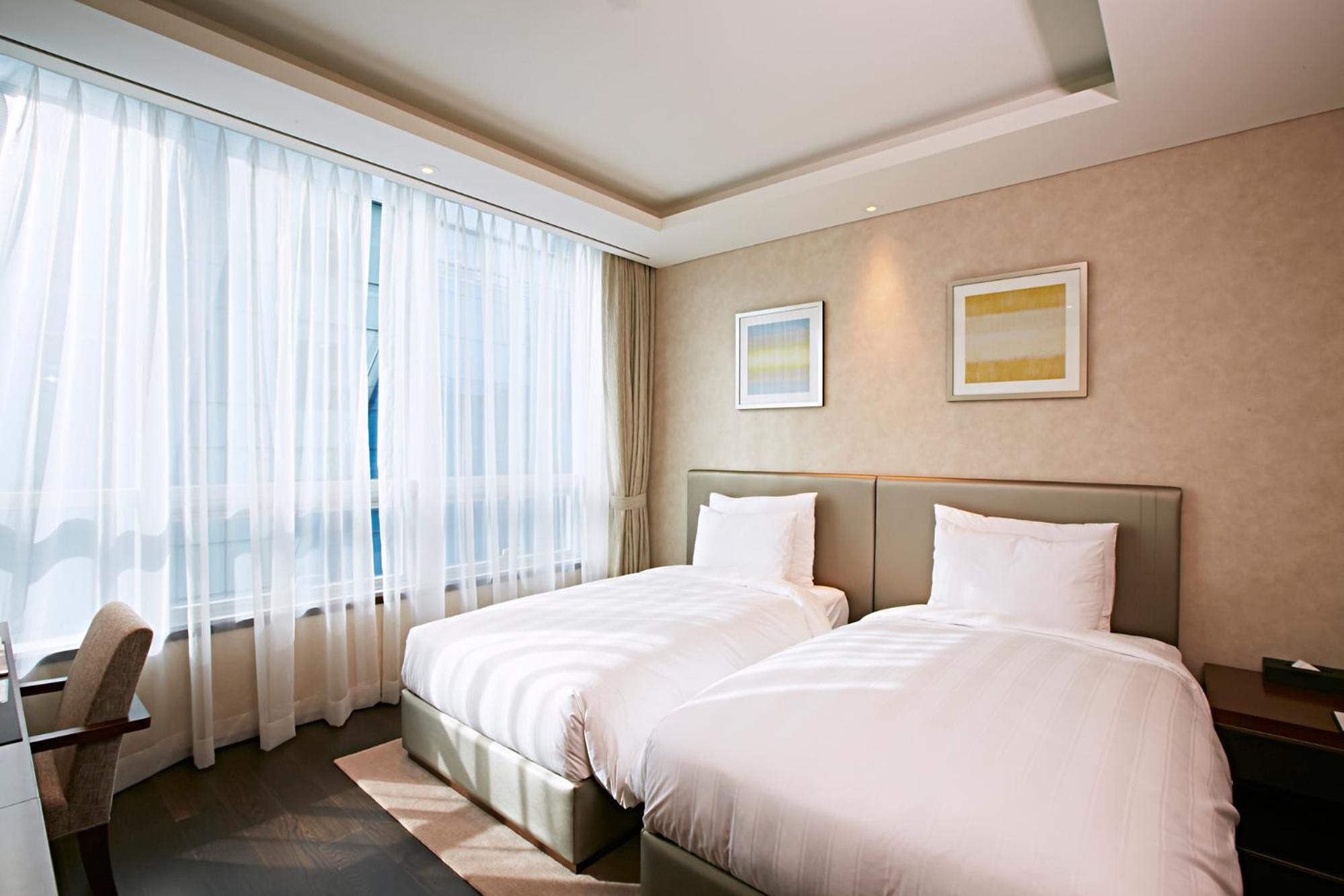 Superior Twin Room with Voucher for 1 Sandwich + 2 Americanos (per night) photo 3