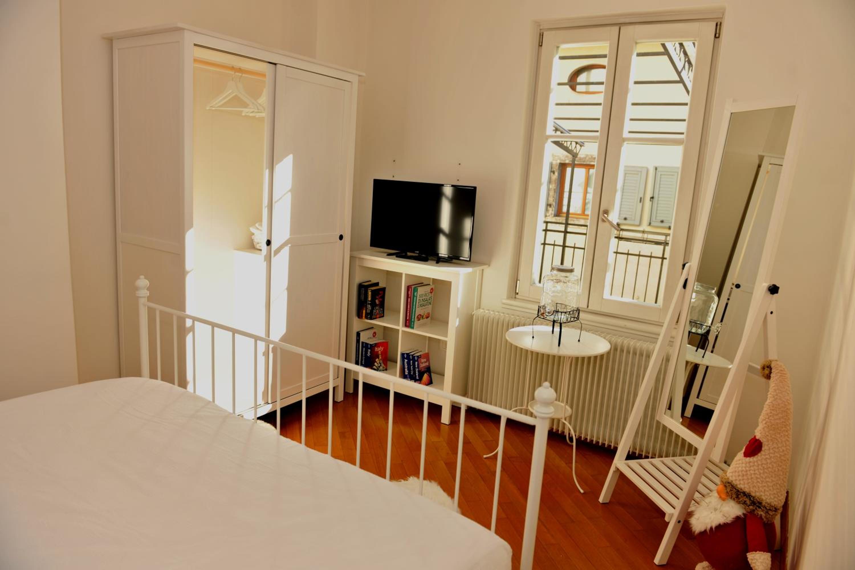 Junior Suite with Terrace - Photo 23