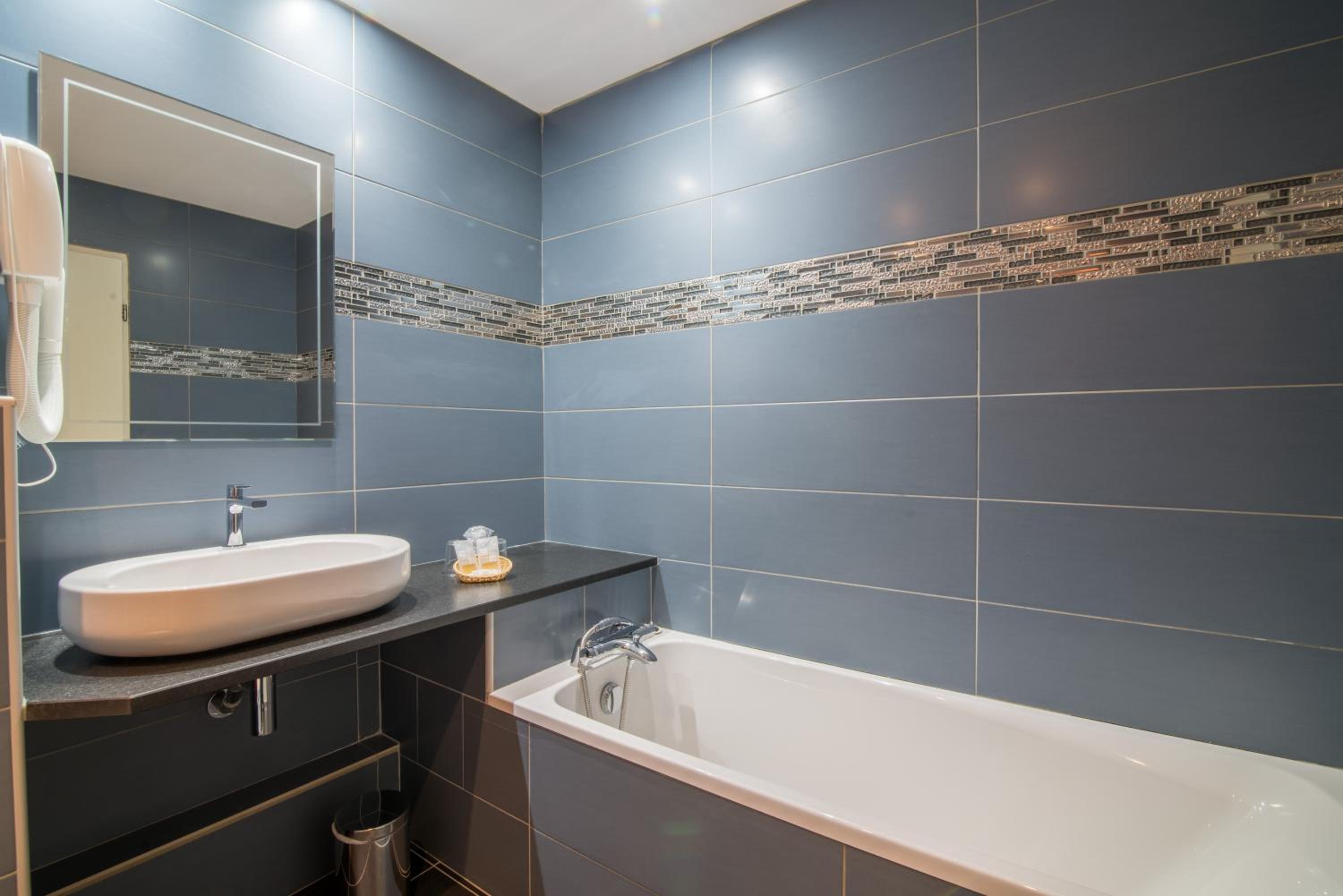 Large Double or Twin Room photo 3