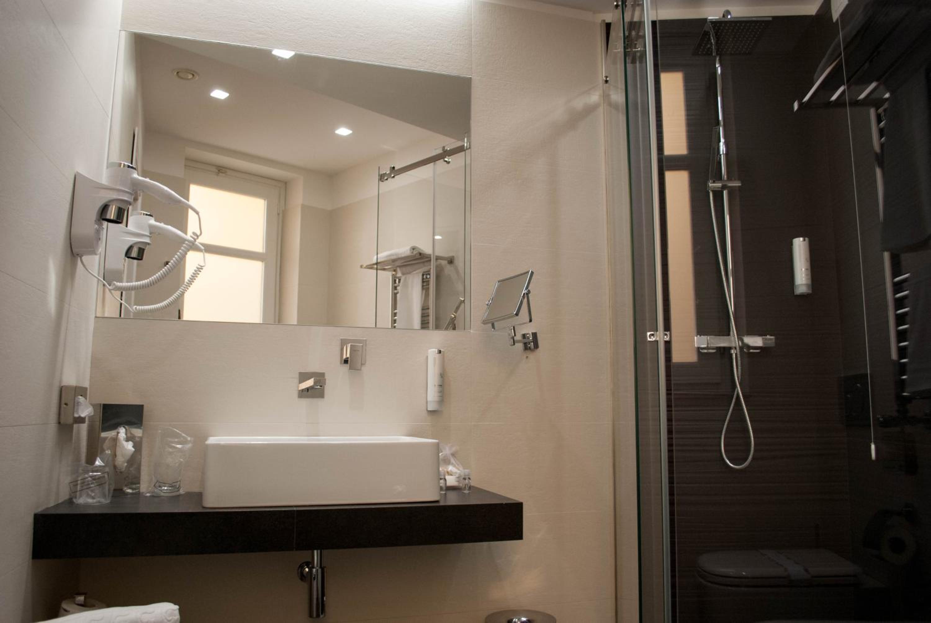 Executive King Room - Photo 7