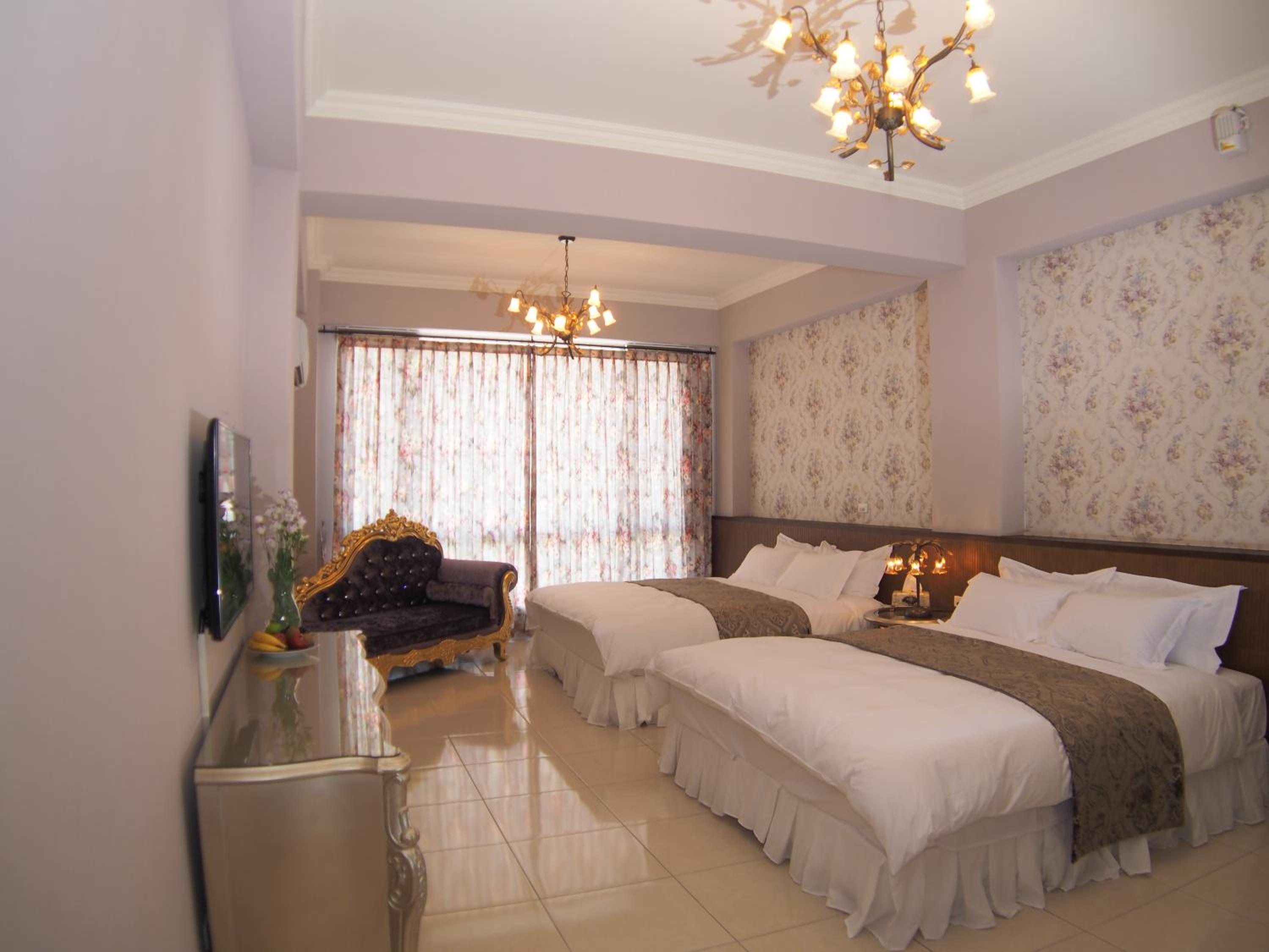 Queen Room With Two Queen Beds photo 3