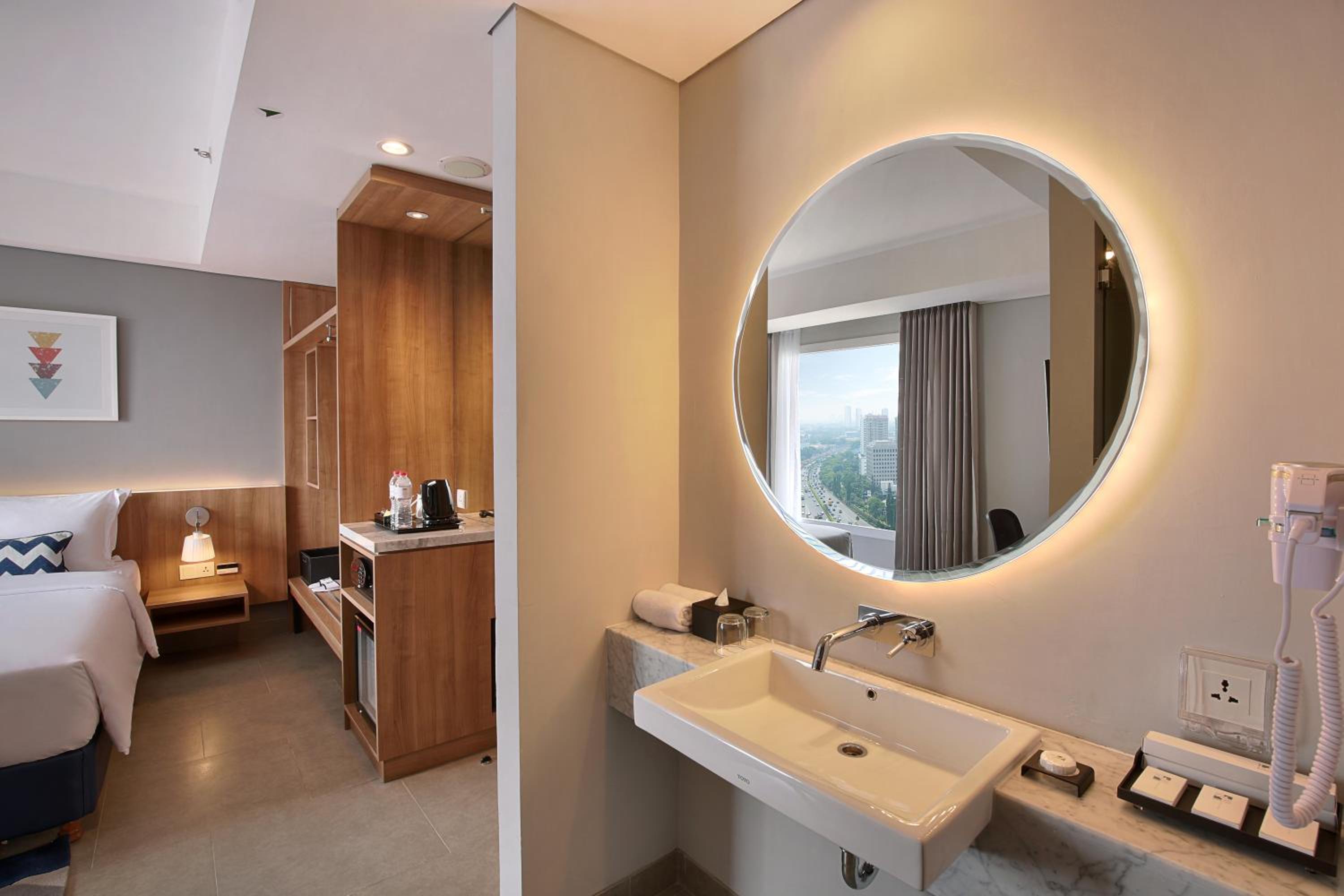  Deluxe Hollywood Twin - Room Only photo 2