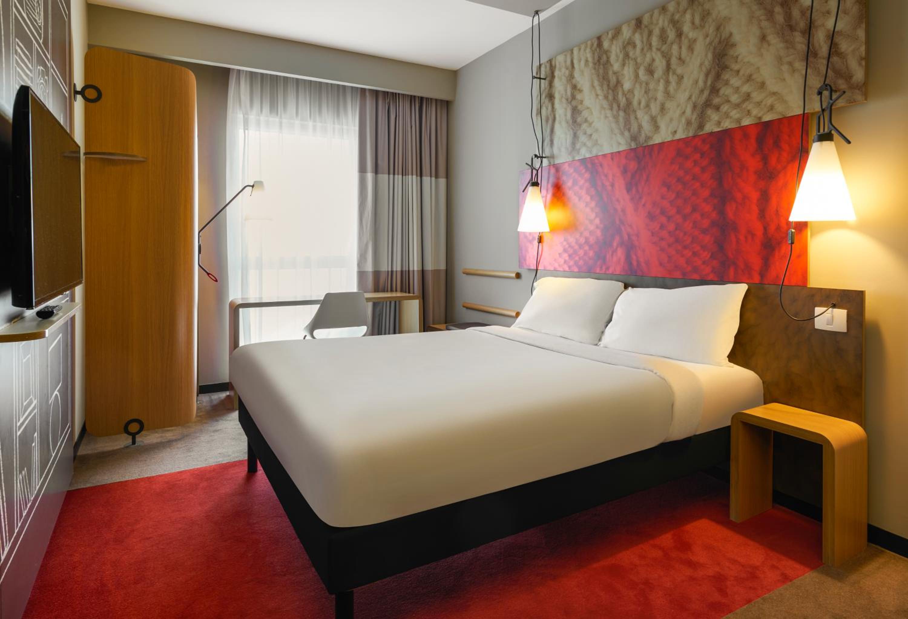 Superior Queen Room with City View