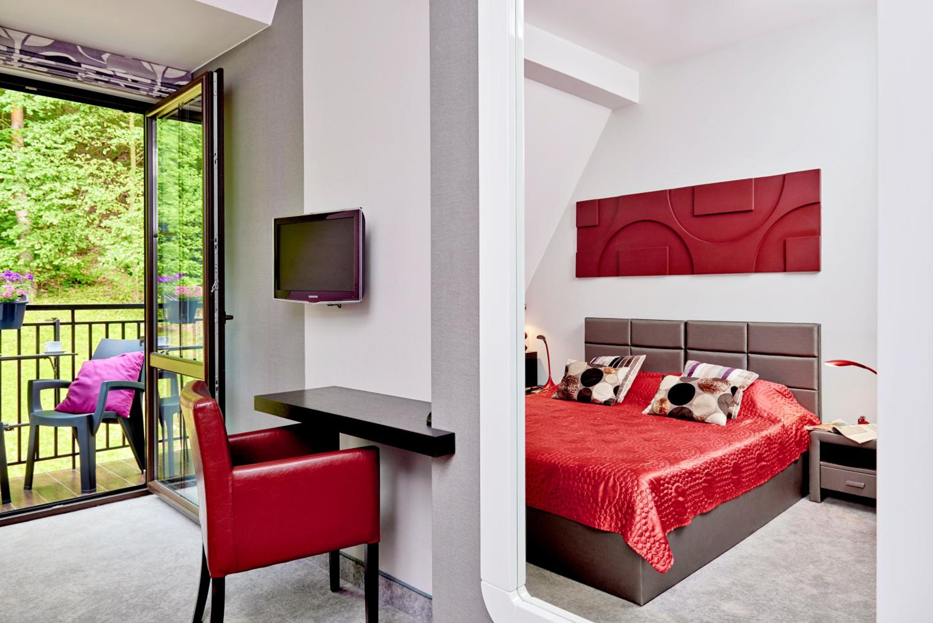 Deluxe Double Room with Balcony photo 3
