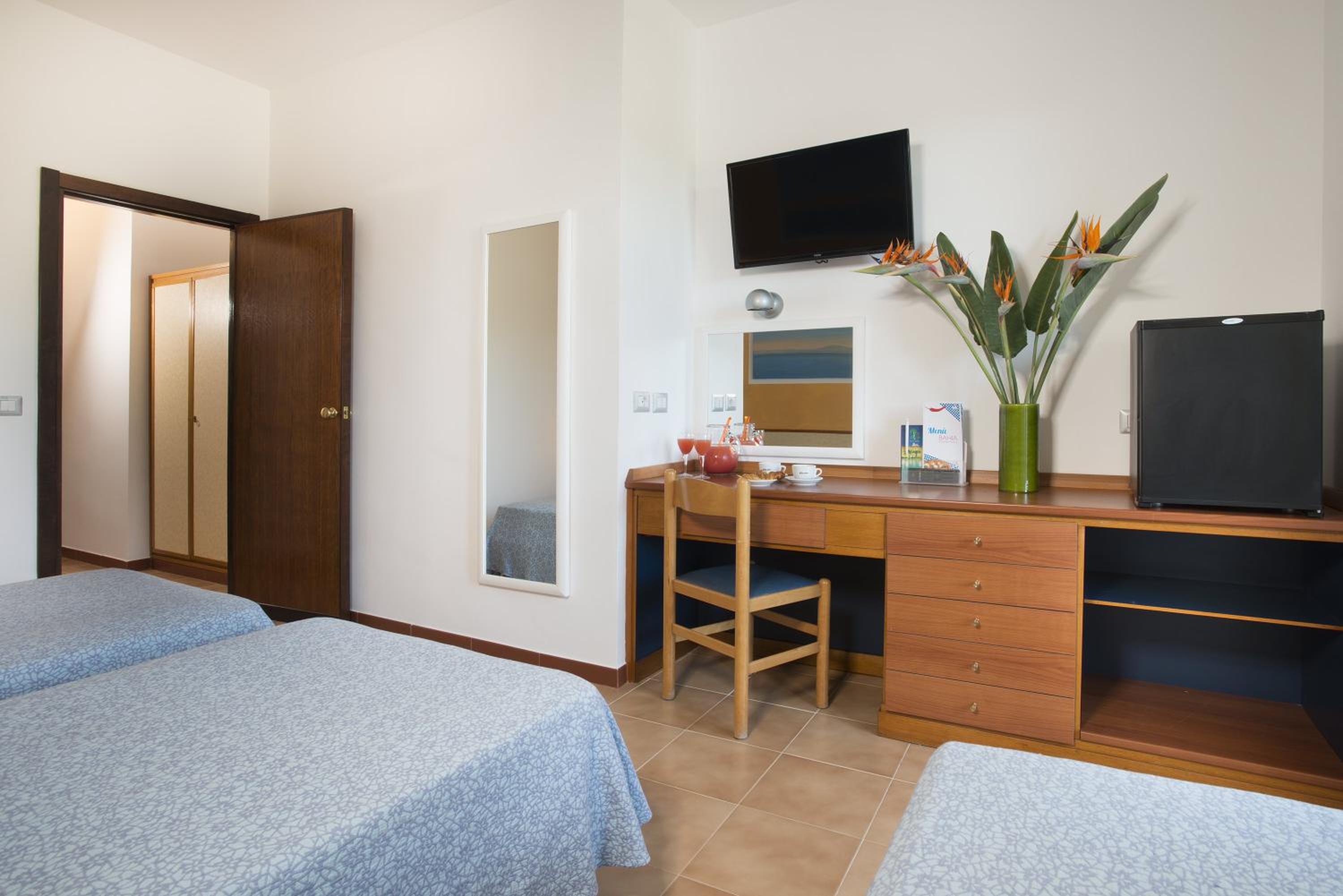 Economy Triple Room - Photo 6