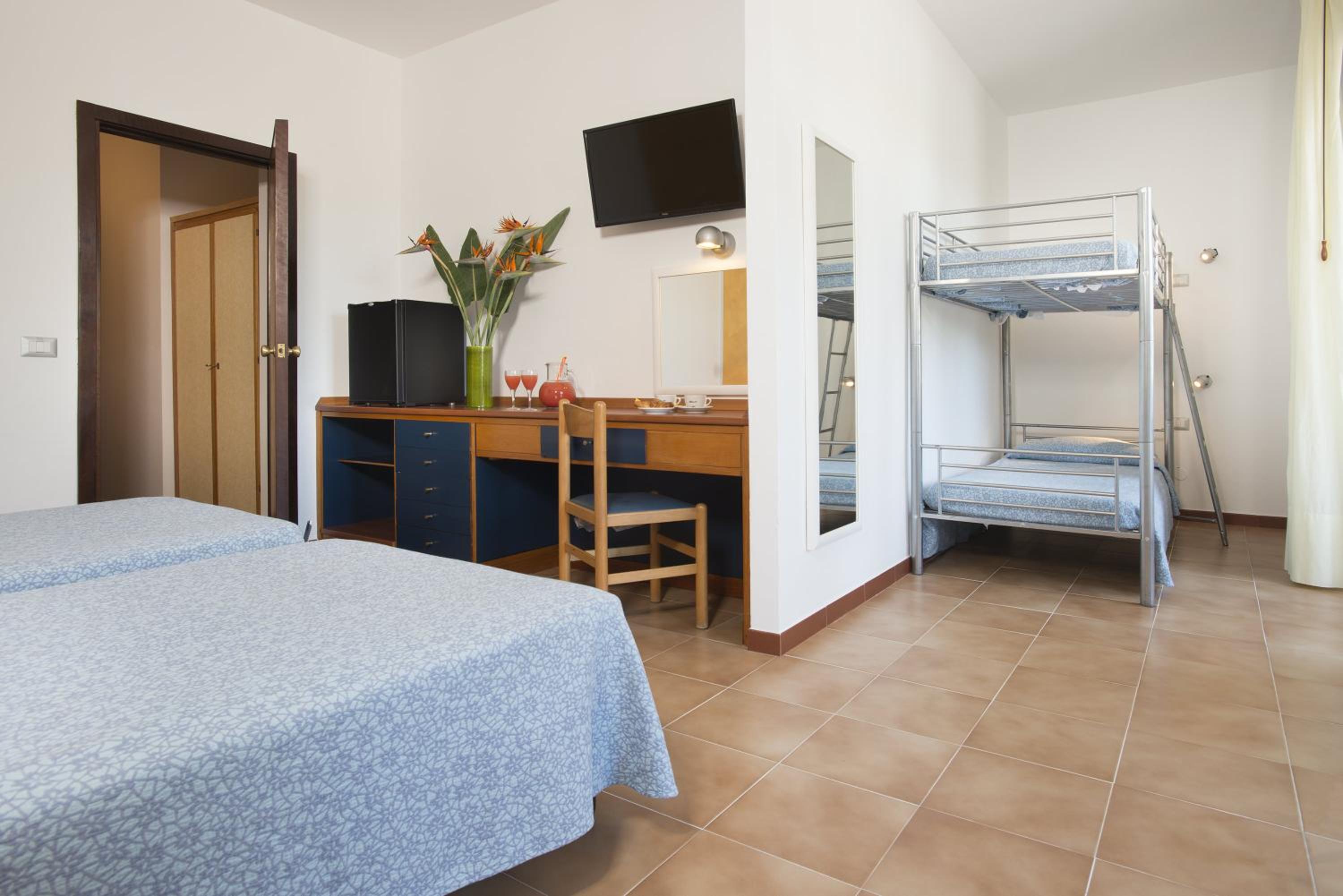 Quadruple Room - Photo 1