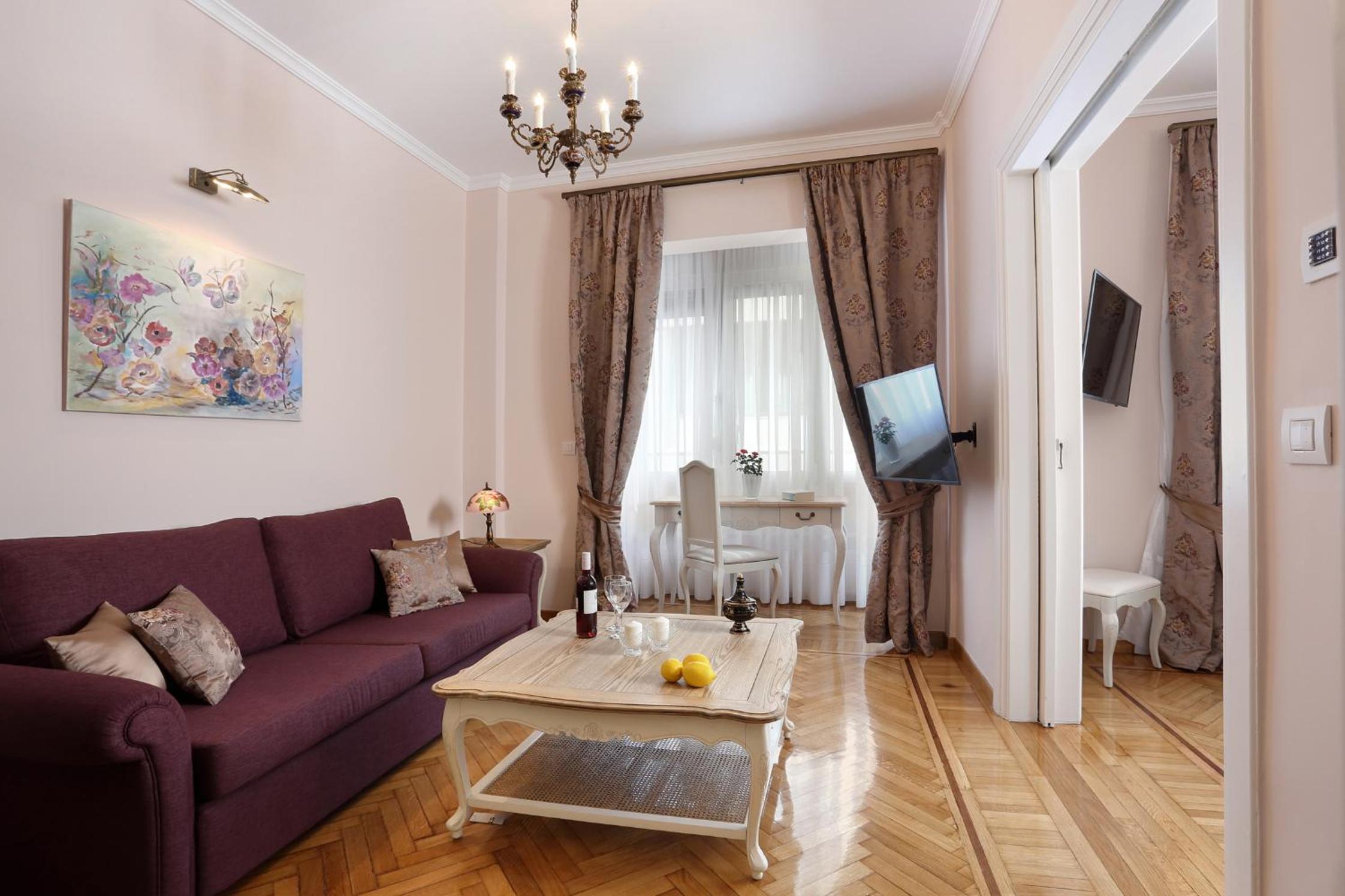 Deluxe Apartment with Separate Kitchen photo 1
