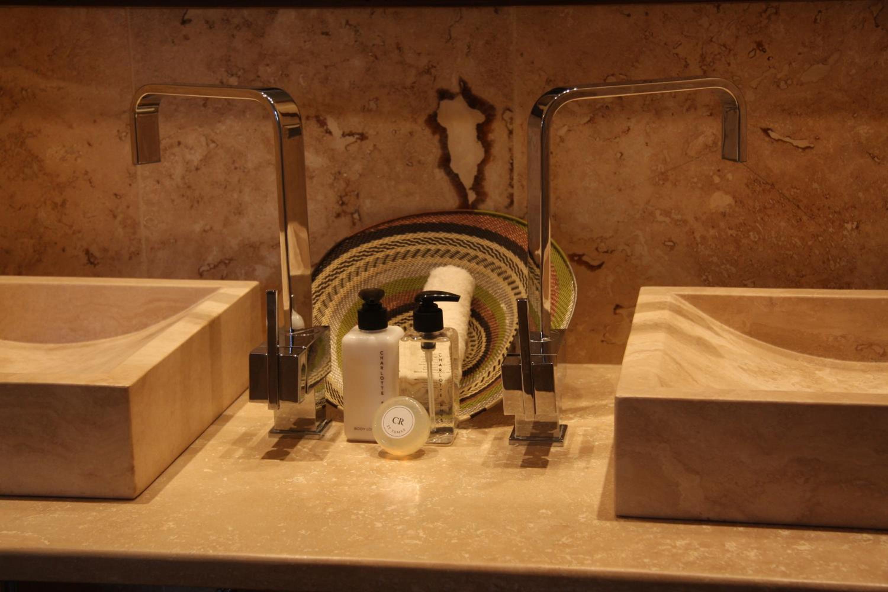 Luxury Suite photo 2