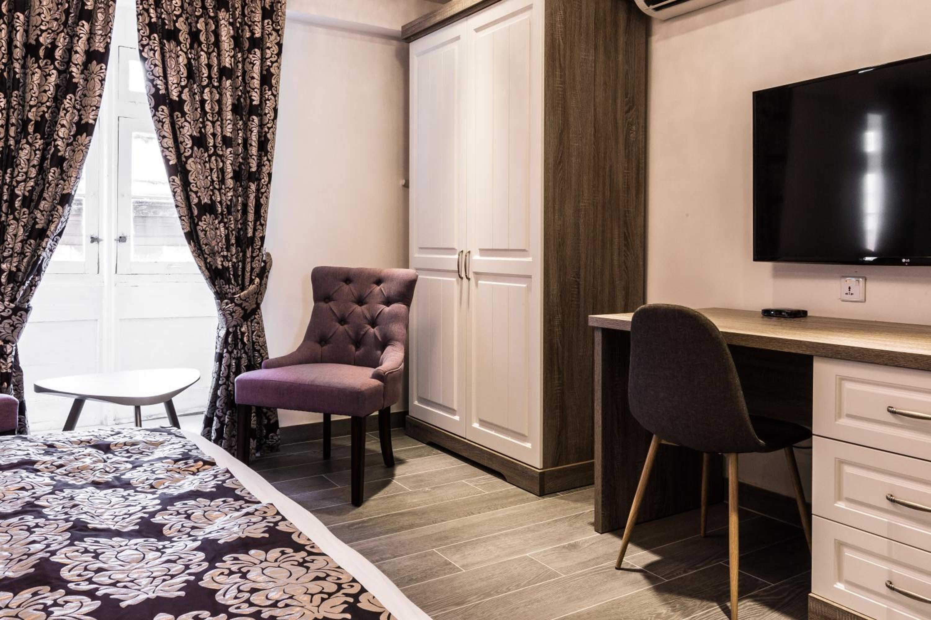 Pjazza Regina - Deluxe Studio Apartment with Bath Tub and City view