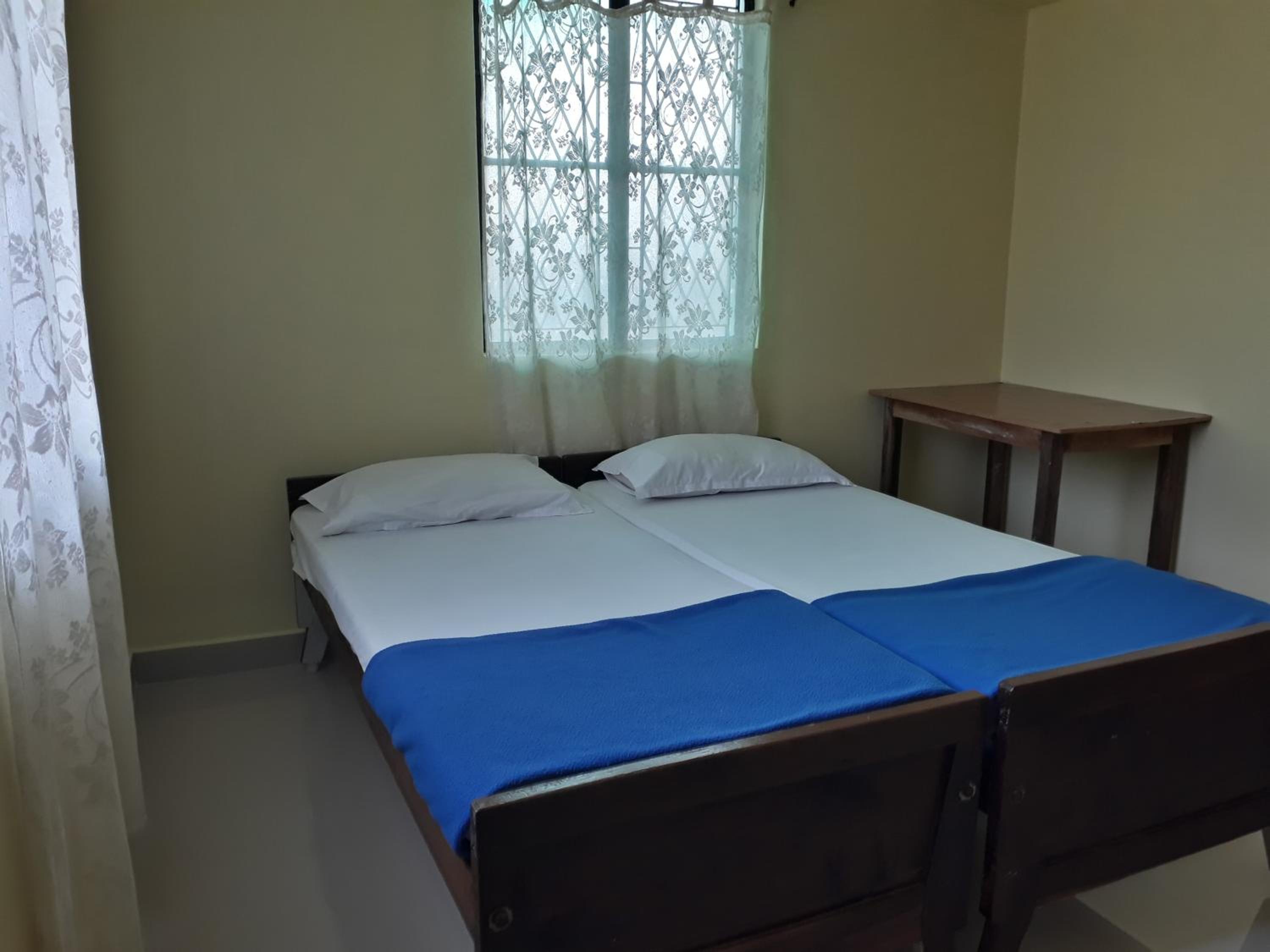 Budget Double Room photo 3