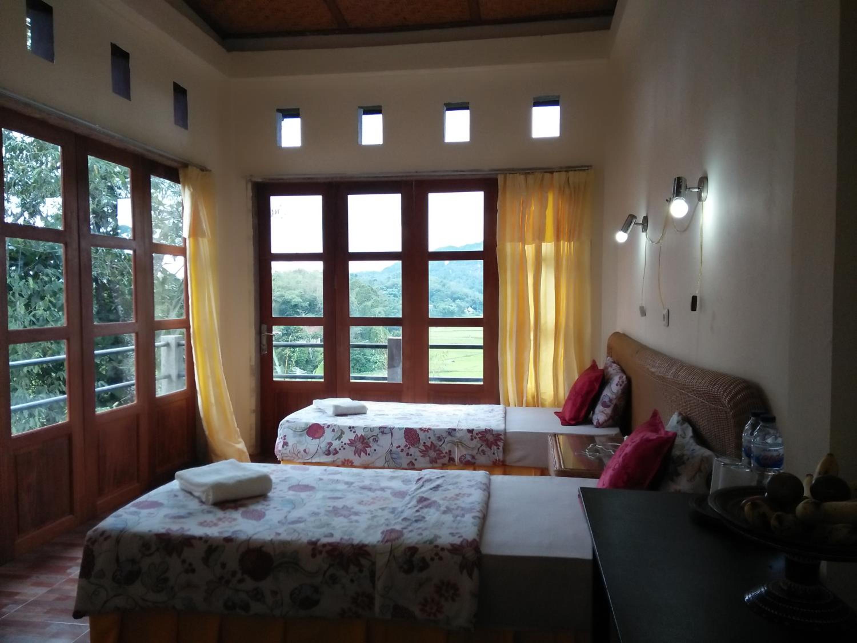 Deluxe Twin Room with Balcony photo 1