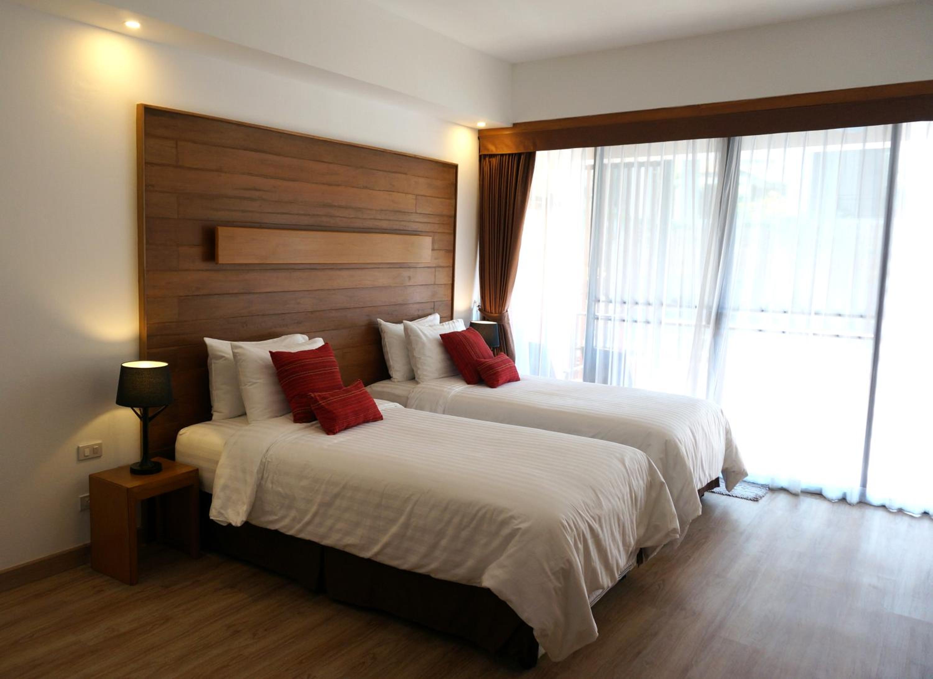 Twin Room with Balcony - Photo 11