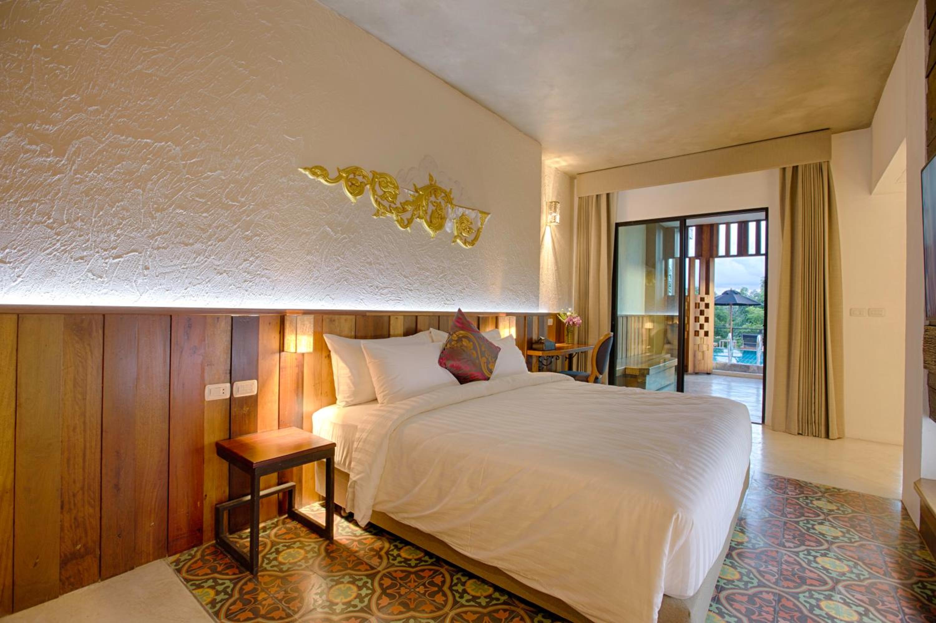 Deluxe Double or Twin Room with Pool Access photo 2