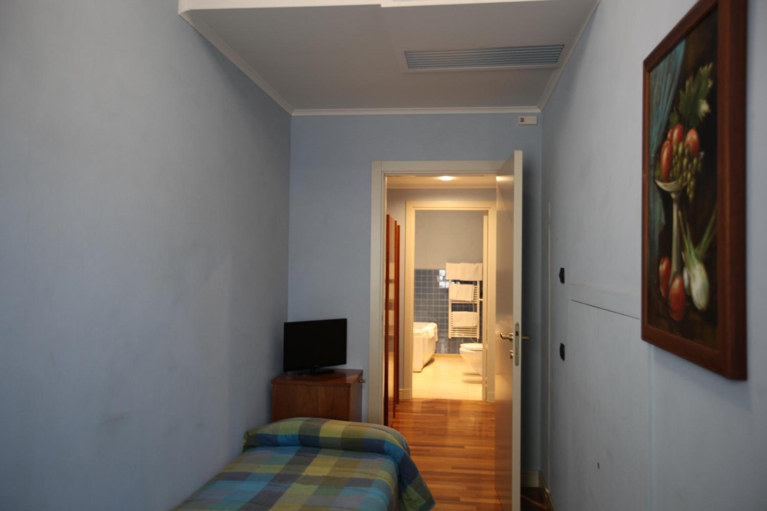 Family Room with Bath - Photo 3