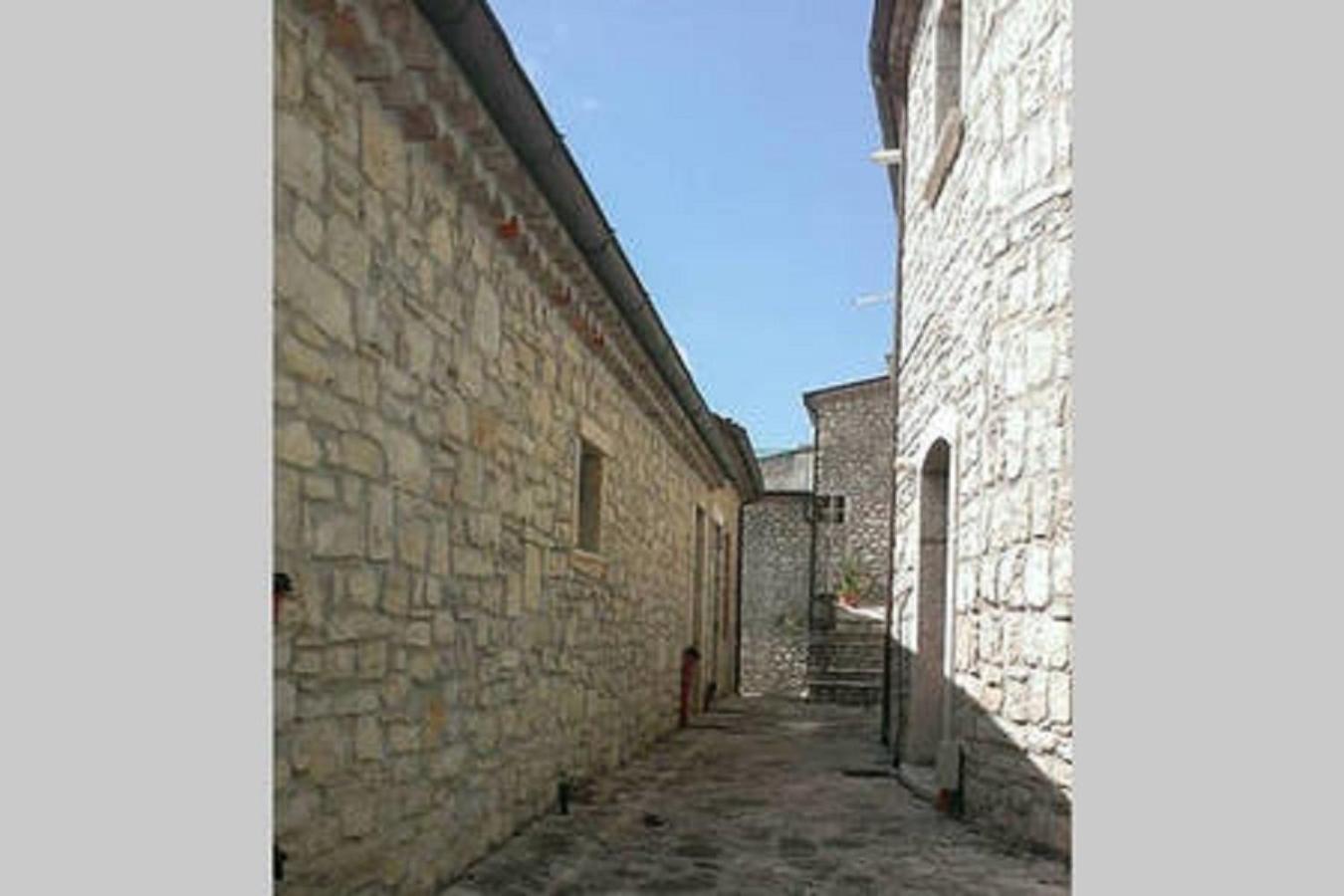 Three-Bedroom House - Photo 3